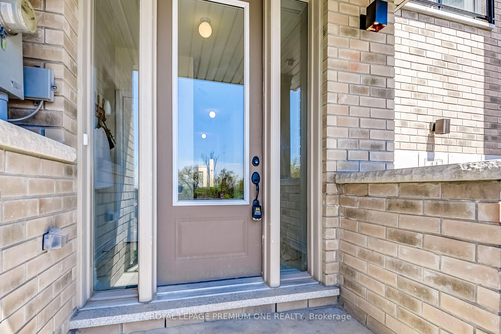 Photo 5 of 44 Tennant Circle, Vaughan, Vellore Village — HOMEH