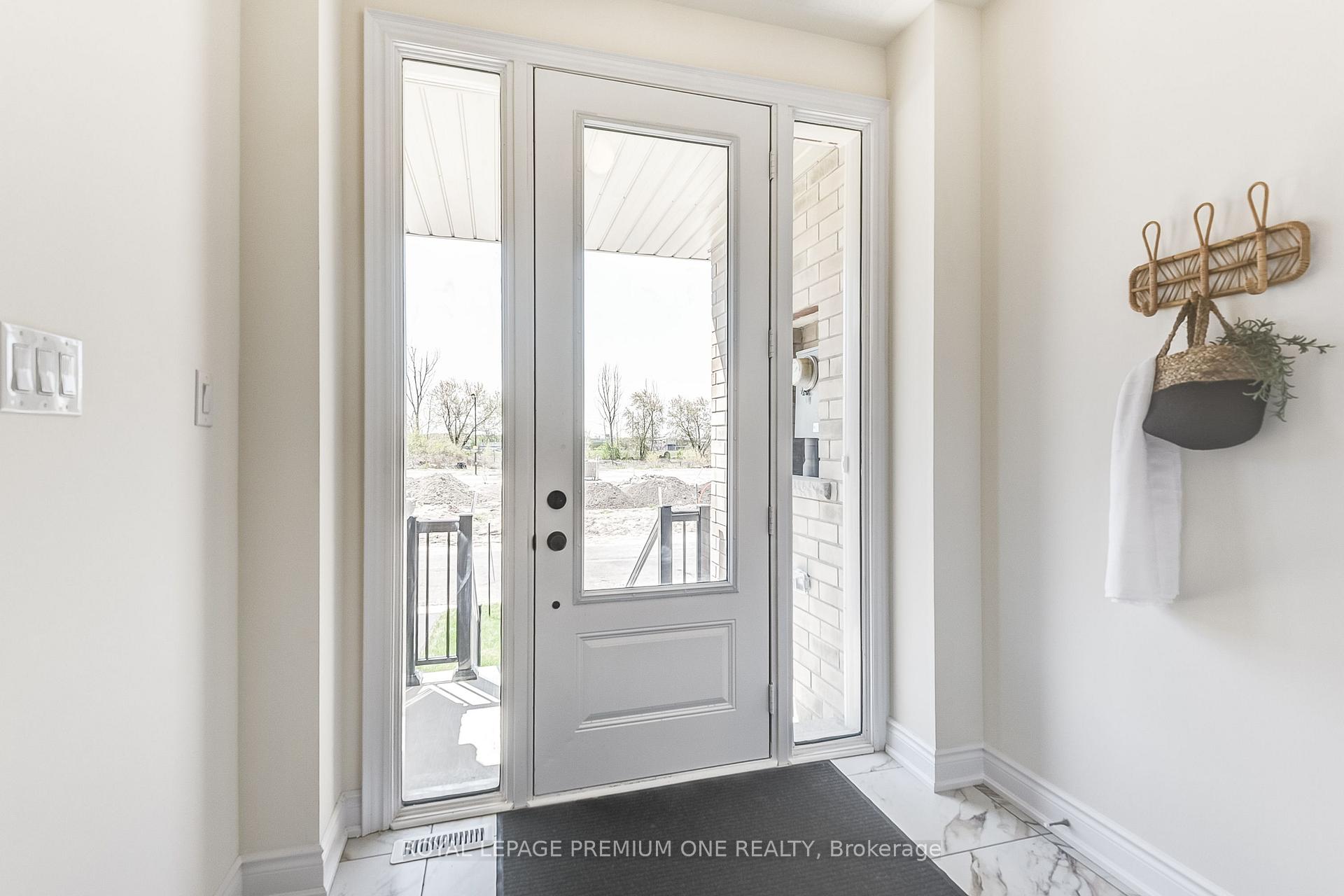 Photo 6 of 44 Tennant Circle, Vaughan, Vellore Village — HOMEH