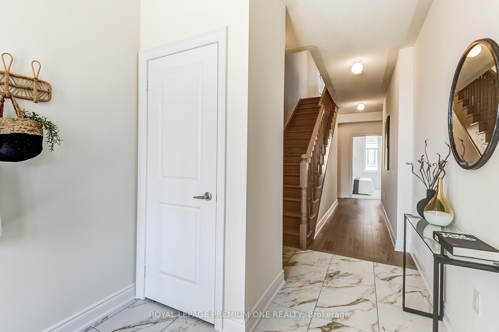 Photo 7 of 44 Tennant Circle, Vaughan, Vellore Village — HOMEH