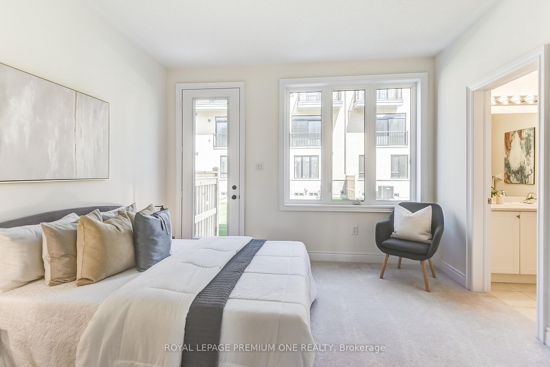 Photo 10 of 44 Tennant Circle, Vaughan, Vellore Village — HOMEH