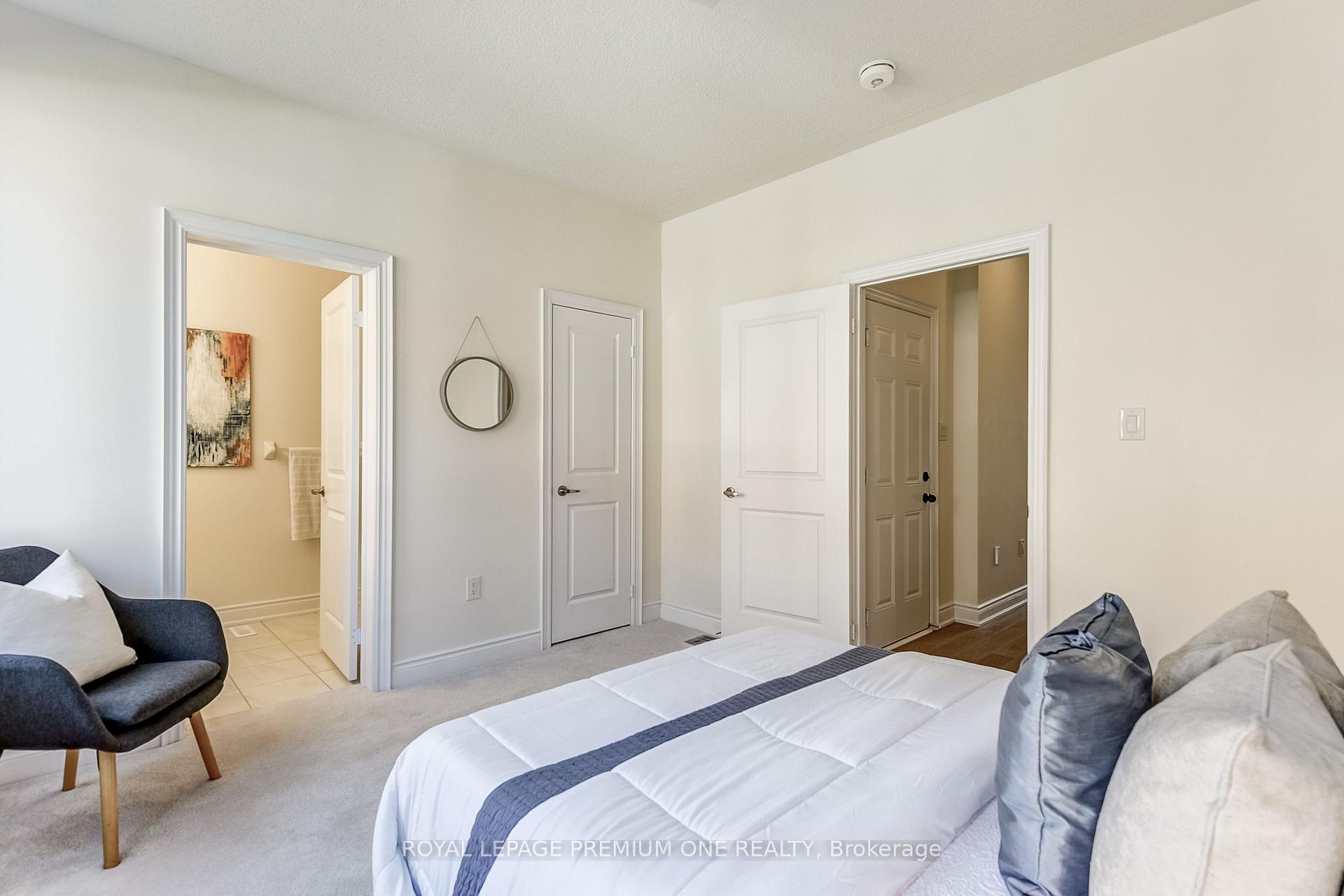 Photo 12 of 44 Tennant Circle, Vaughan, Vellore Village — HOMEH