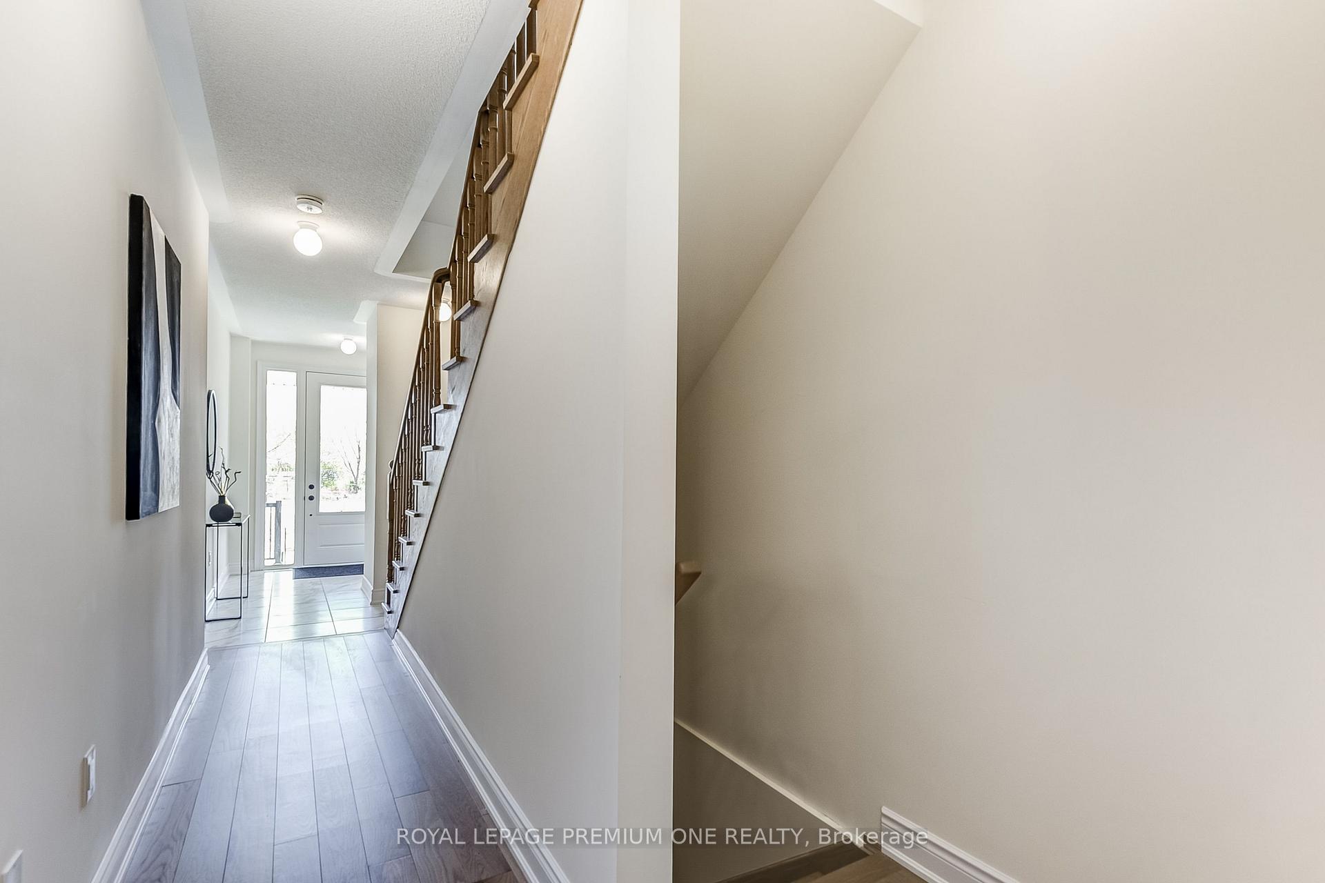 Photo 15 of 44 Tennant Circle, Vaughan, Vellore Village — HOMEH