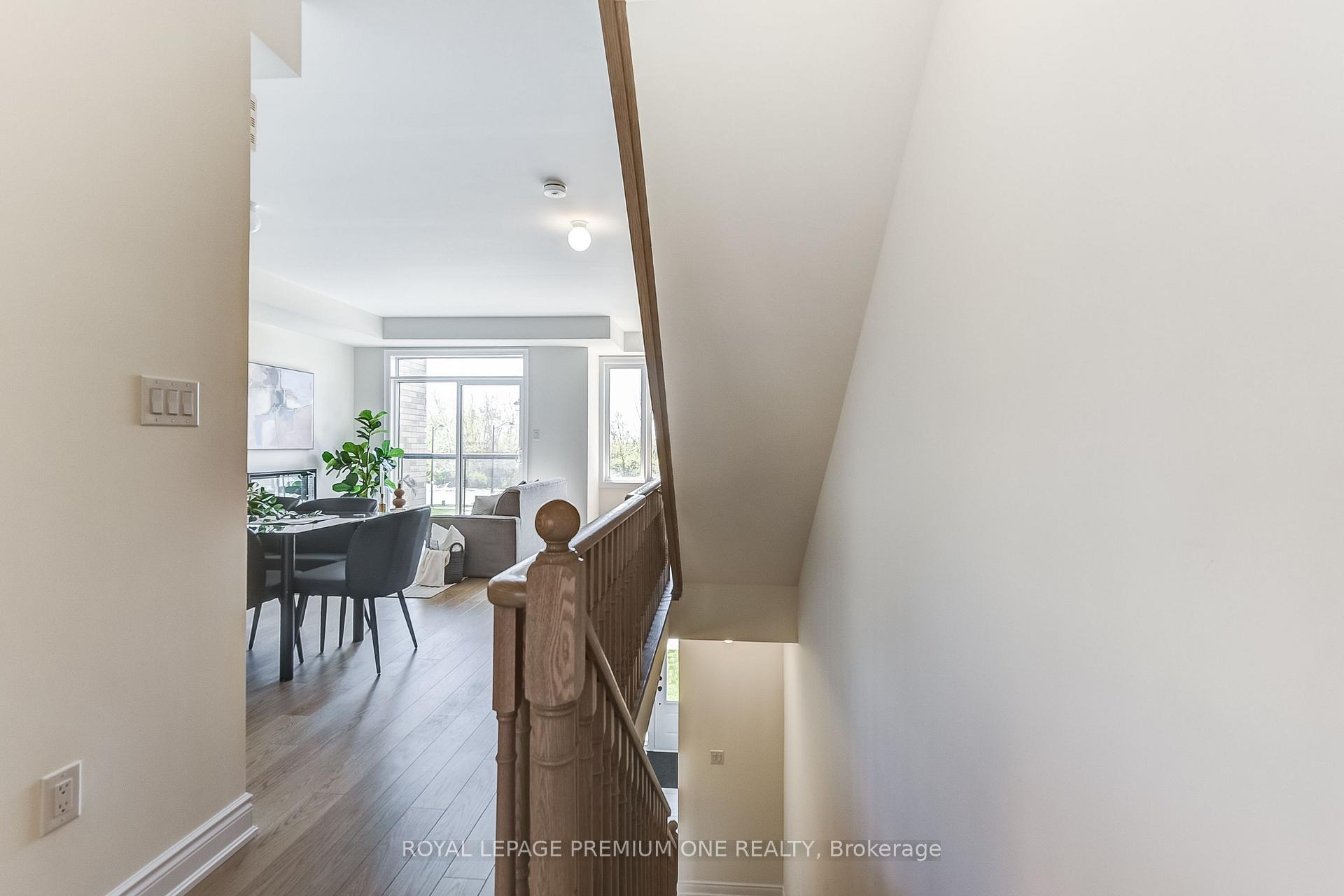 Photo 16 of 44 Tennant Circle, Vaughan, Vellore Village — HOMEH