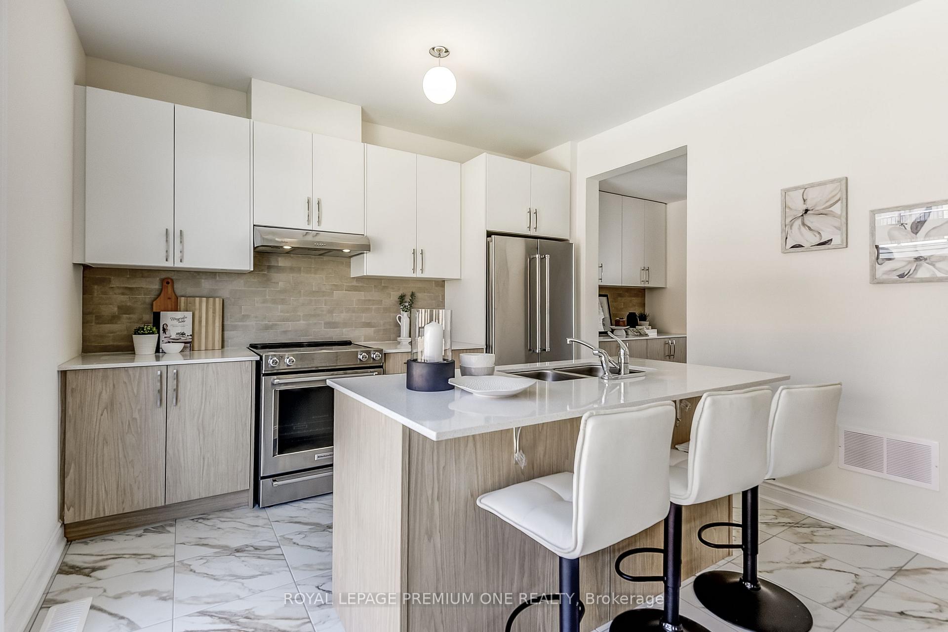 Photo 19 of 44 Tennant Circle, Vaughan, Vellore Village — HOMEH