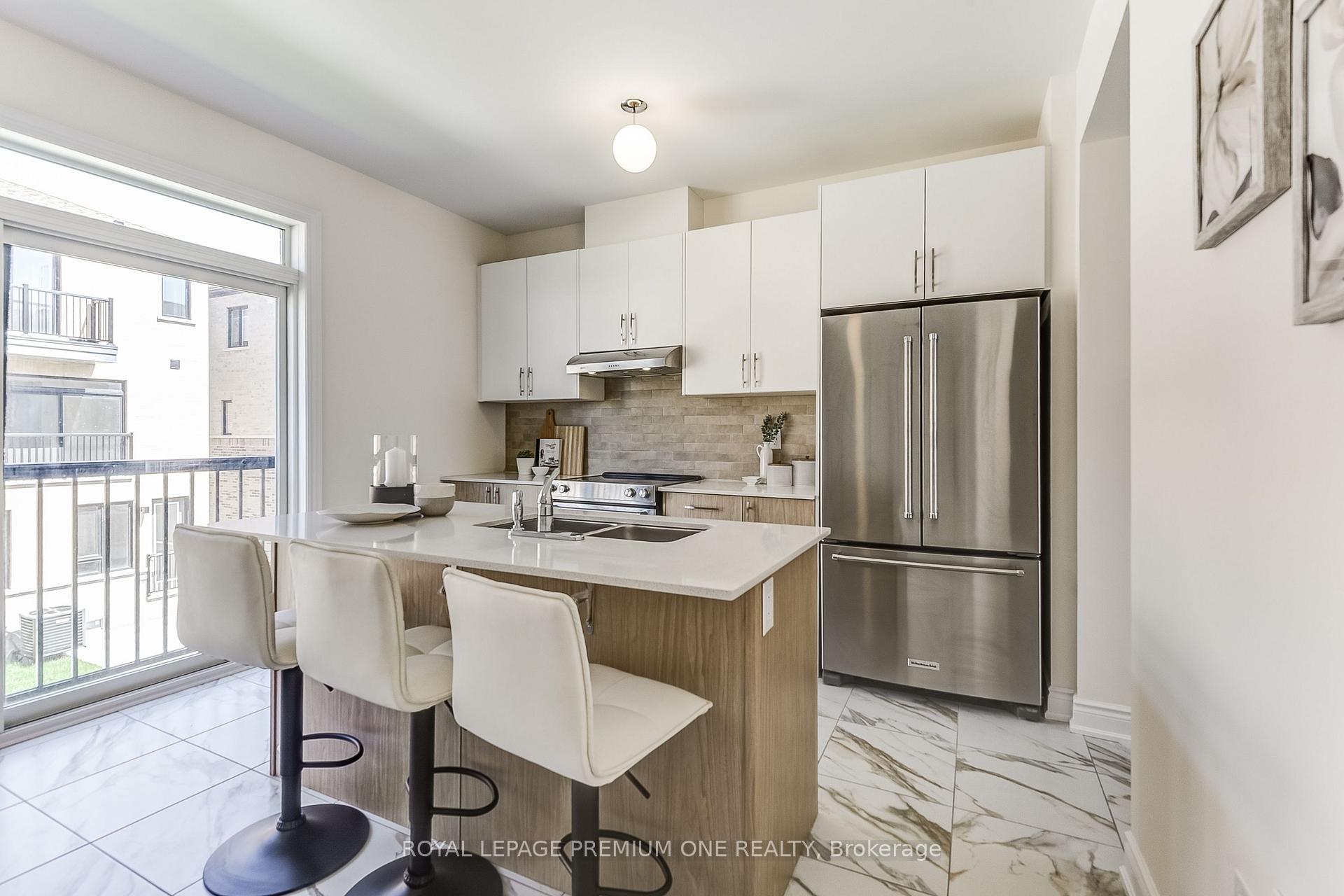 Photo 20 of 44 Tennant Circle, Vaughan, Vellore Village — HOMEH