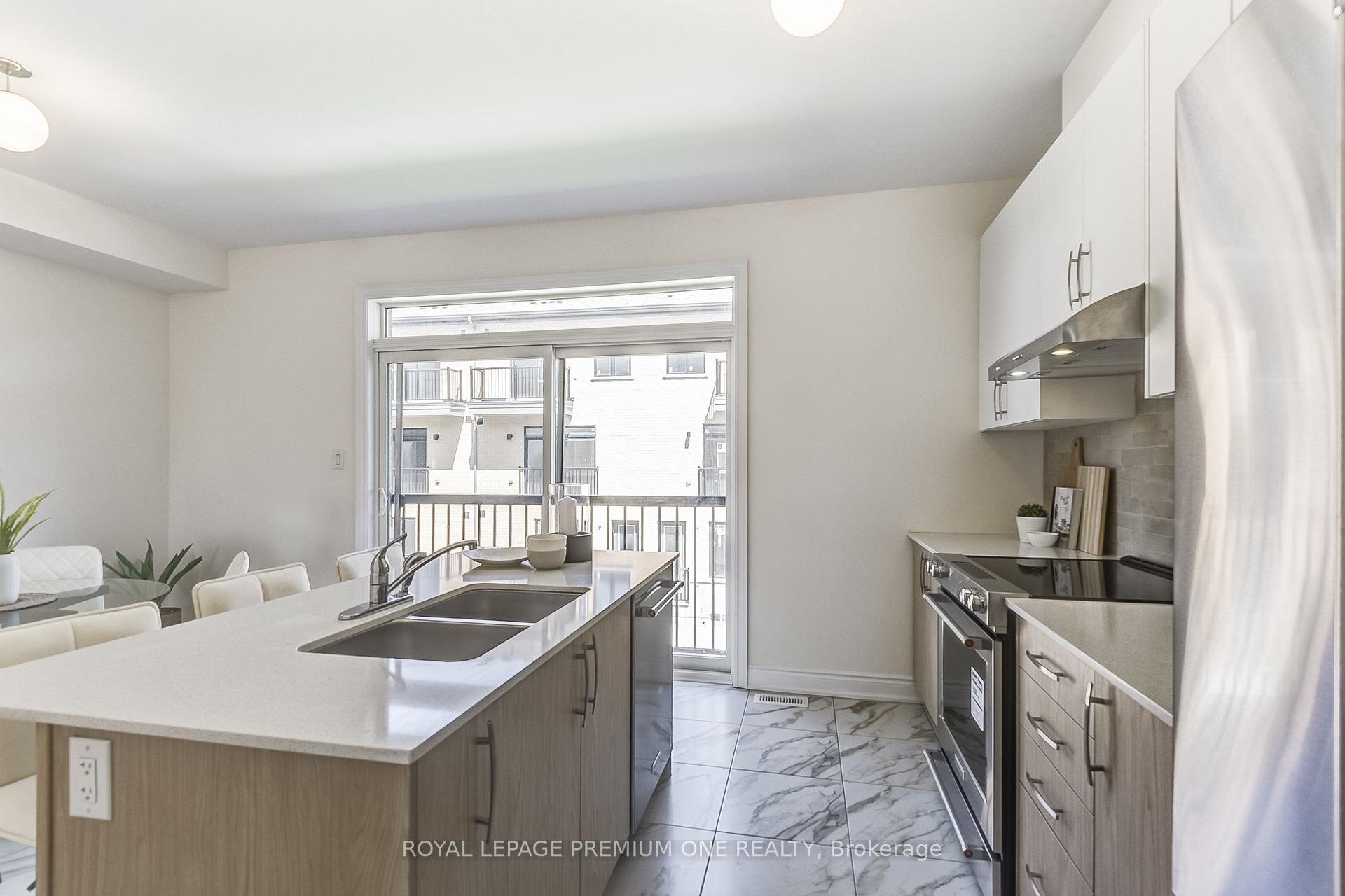 Photo 21 of 44 Tennant Circle, Vaughan, Vellore Village — HOMEH