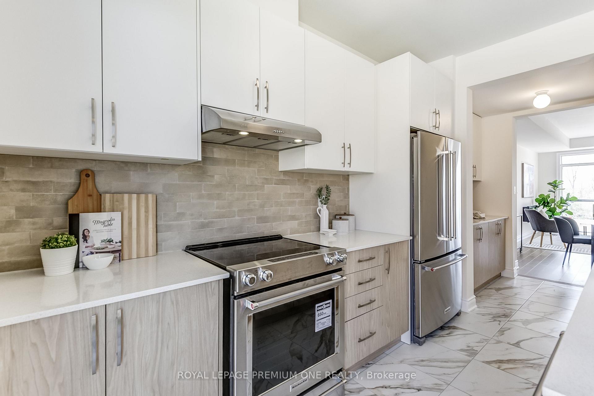 Photo 22 of 44 Tennant Circle, Vaughan, Vellore Village — HOMEH