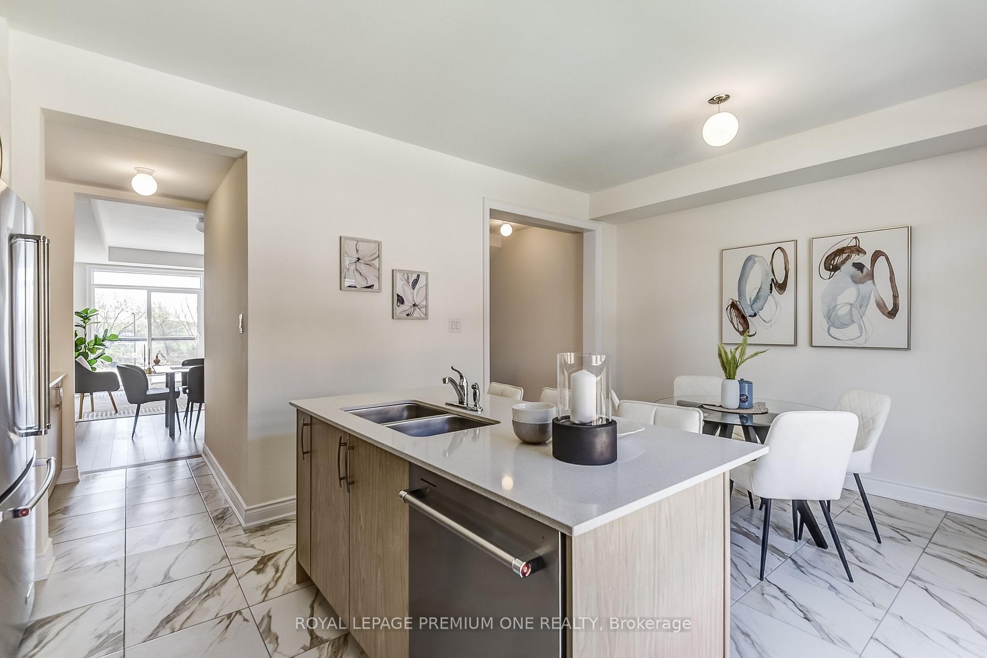 Photo 23 of 44 Tennant Circle, Vaughan, Vellore Village — HOMEH