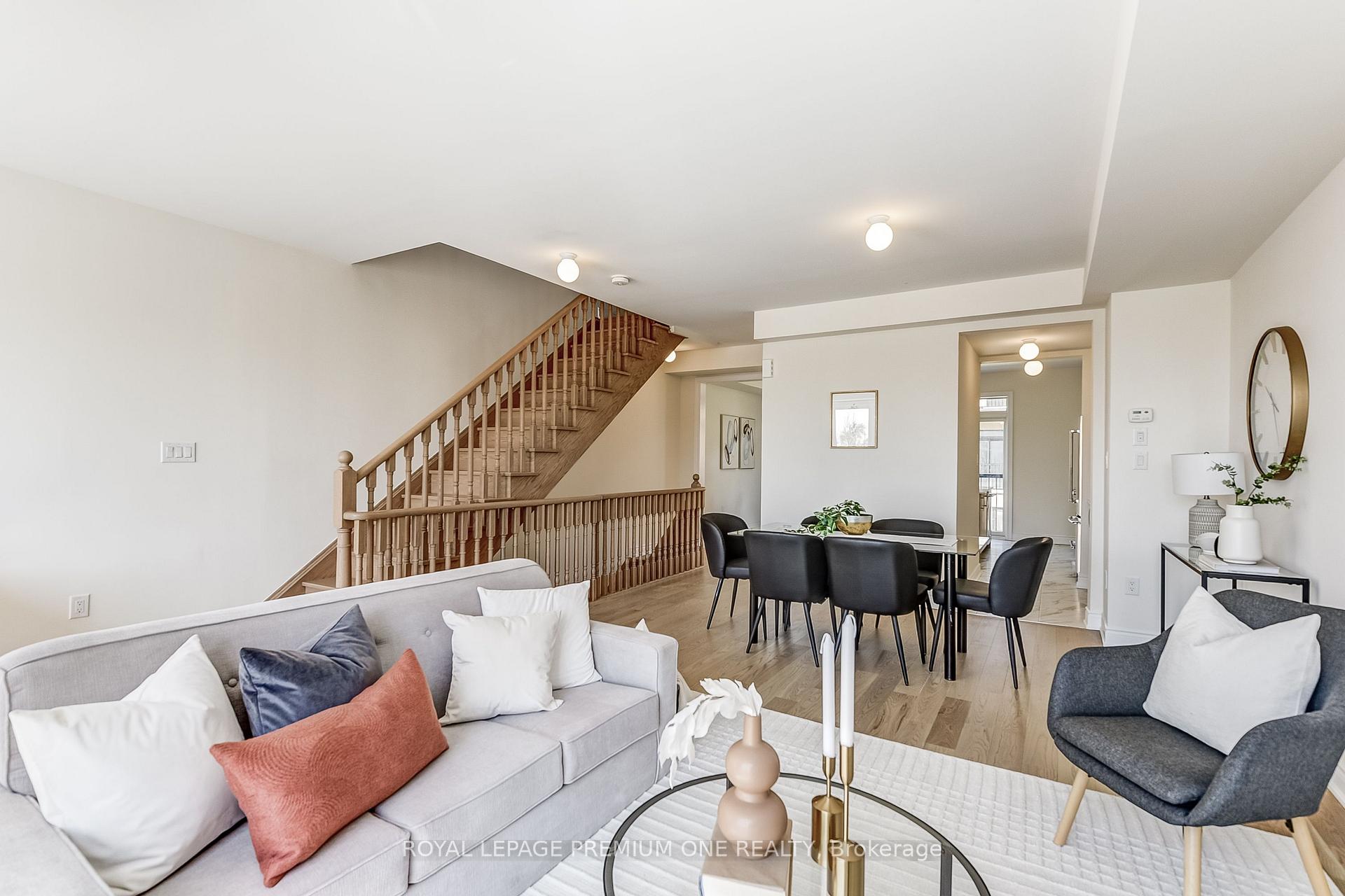 Photo 30 of 44 Tennant Circle, Vaughan, Vellore Village — HOMEH