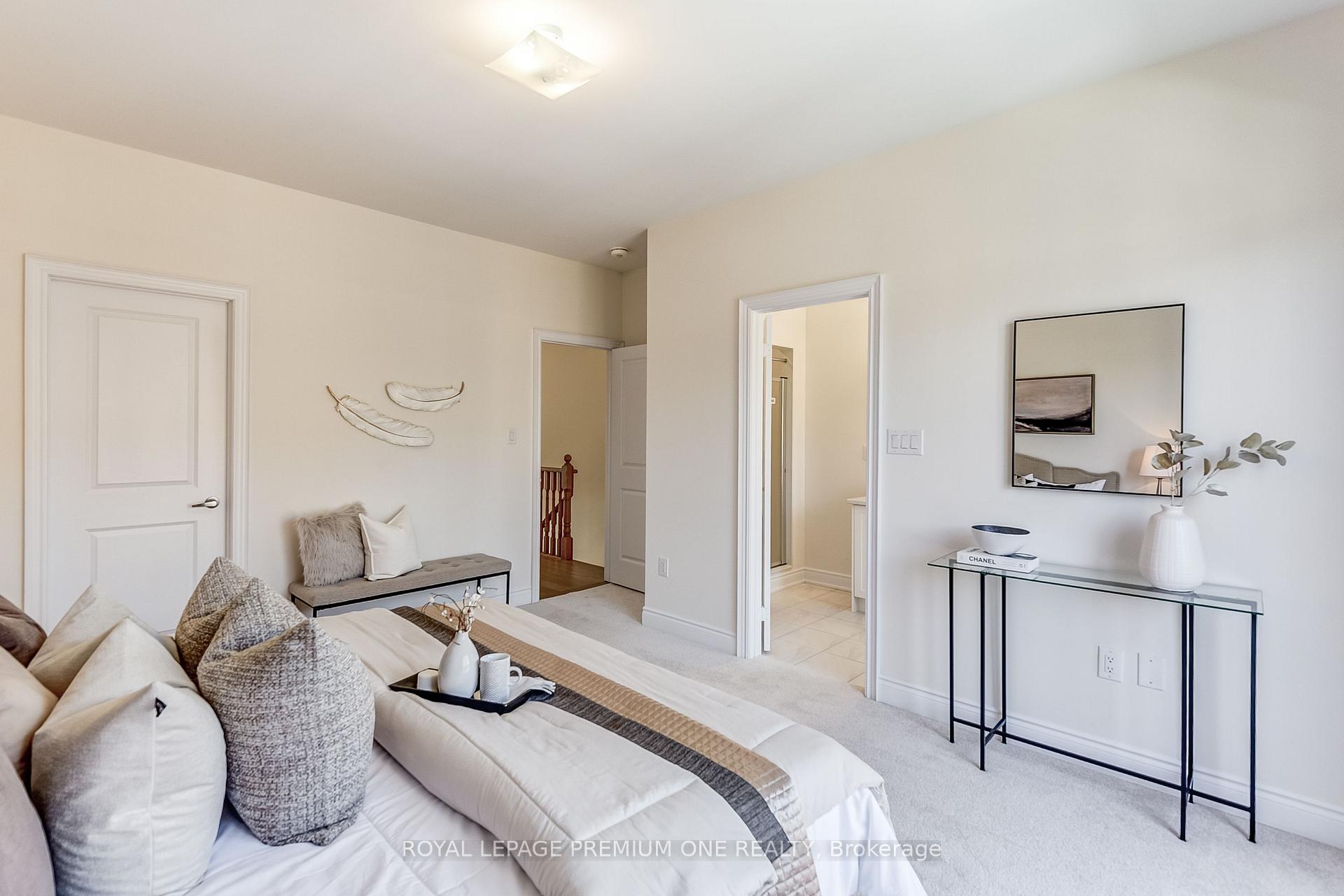 Photo 34 of 44 Tennant Circle, Vaughan, Vellore Village — HOMEH