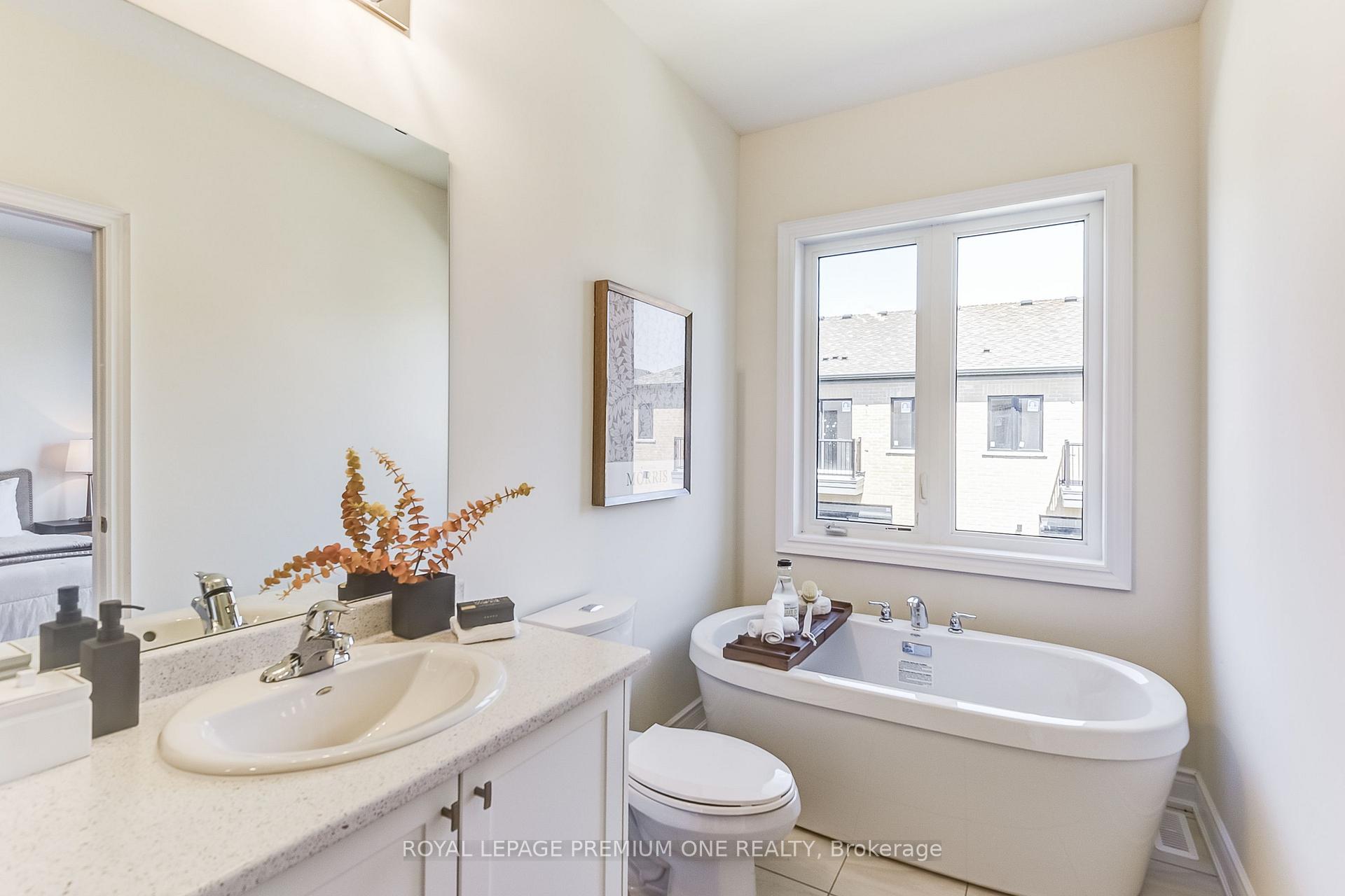 Photo 35 of 44 Tennant Circle, Vaughan, Vellore Village — HOMEH