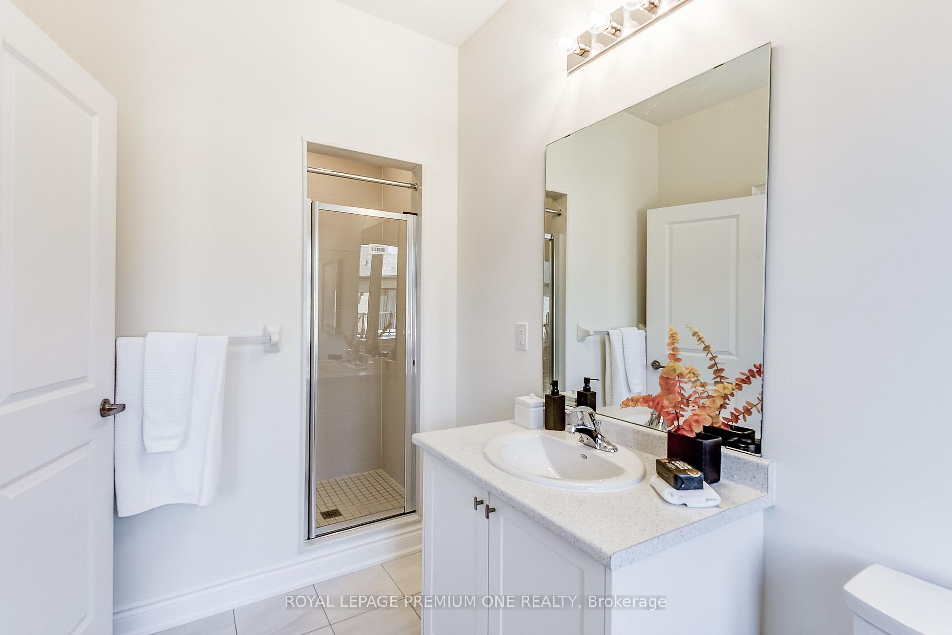 Photo 36 of 44 Tennant Circle, Vaughan, Vellore Village — HOMEH