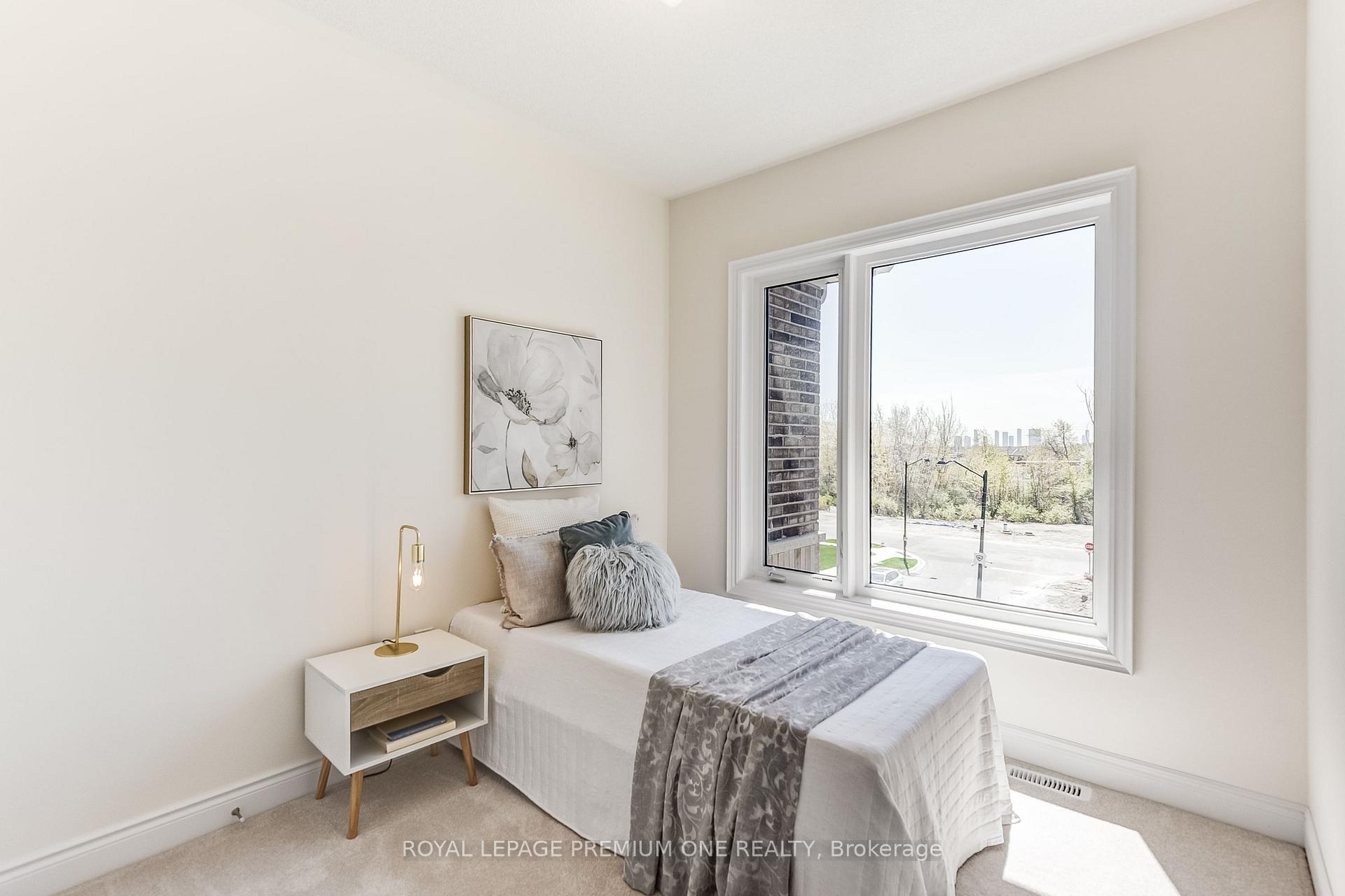 Photo 37 of 44 Tennant Circle, Vaughan, Vellore Village — HOMEH