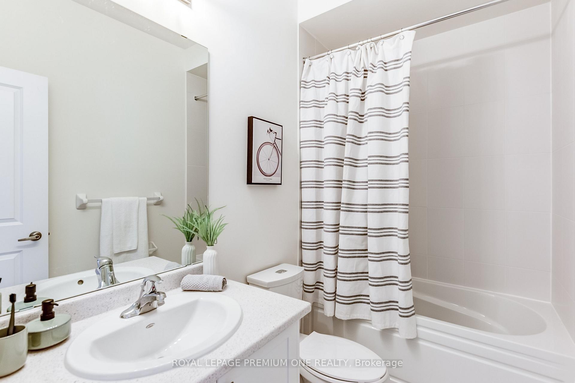 Photo 41 of 44 Tennant Circle, Vaughan, Vellore Village — HOMEH
