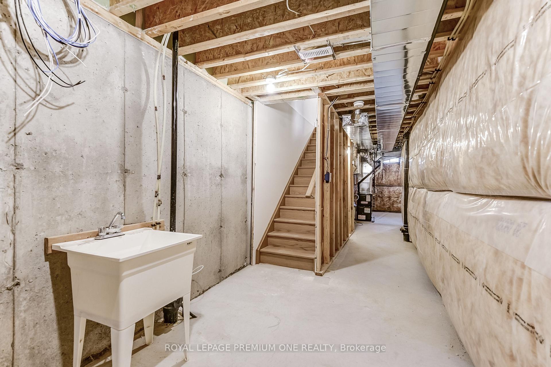 Photo 43 of 44 Tennant Circle, Vaughan, Vellore Village — HOMEH