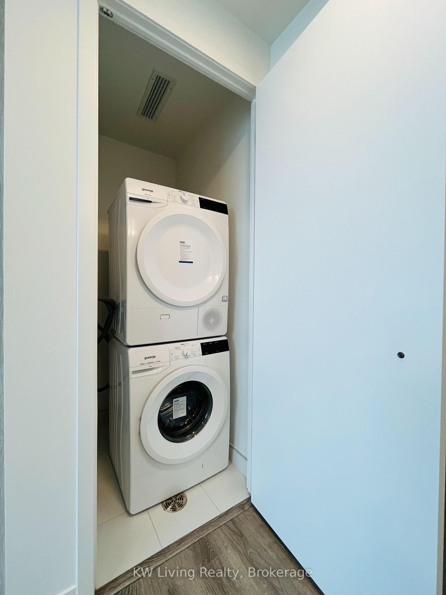 Photo 3 of Unit 4612, 195 Commerce Street, Vaughan, Vaughan Corporate Centre — HOMEH