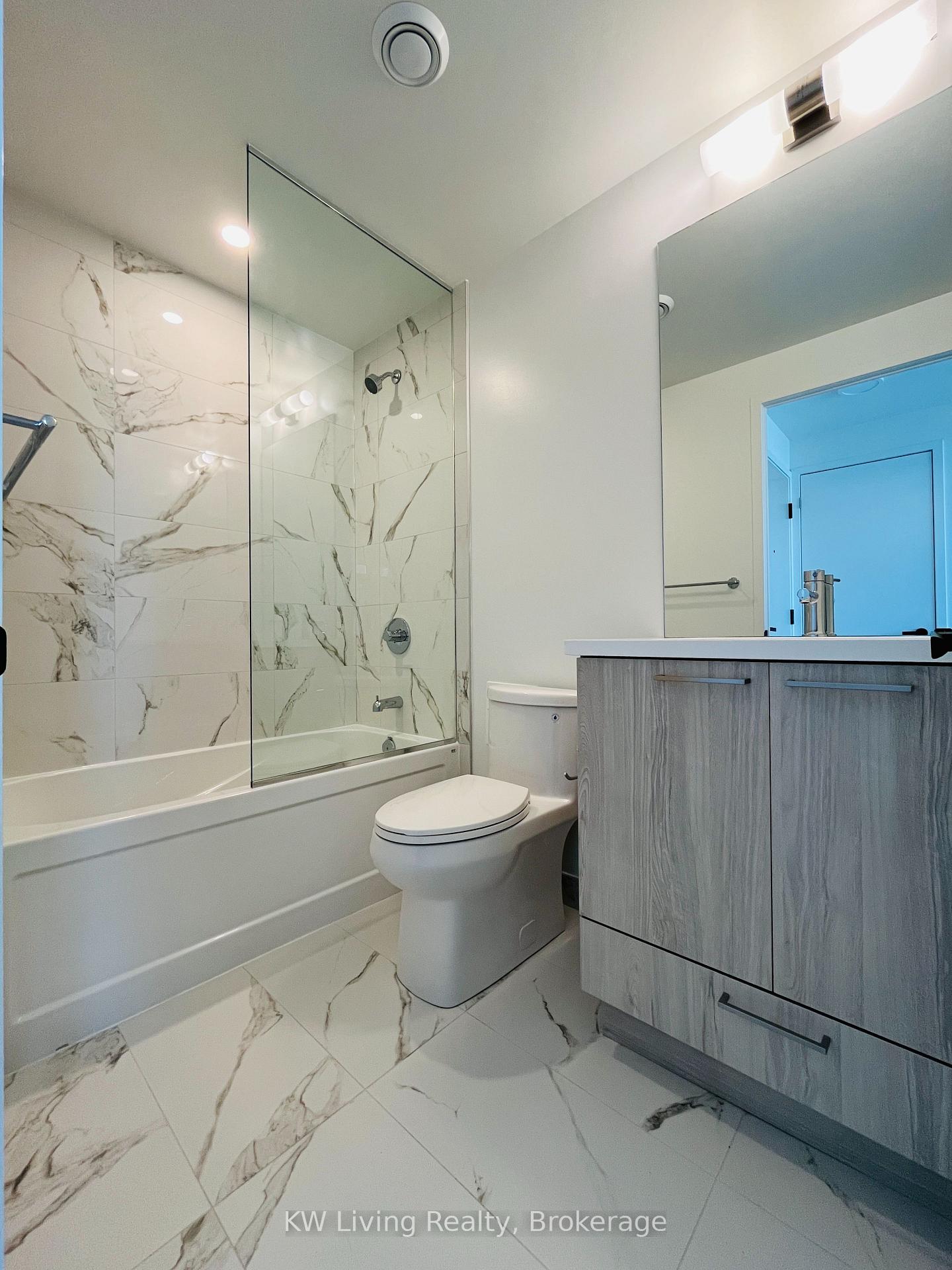 Photo 4 of Unit 4612, 195 Commerce Street, Vaughan, Vaughan Corporate Centre — HOMEH