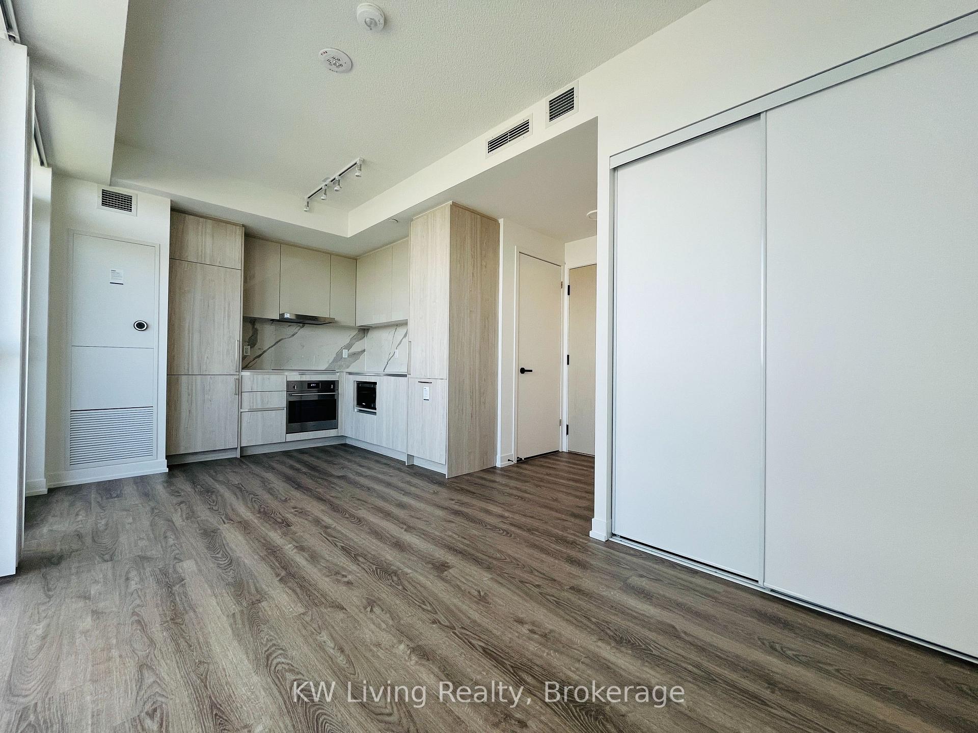 Photo 6 of Unit 4612, 195 Commerce Street, Vaughan, Vaughan Corporate Centre — HOMEH