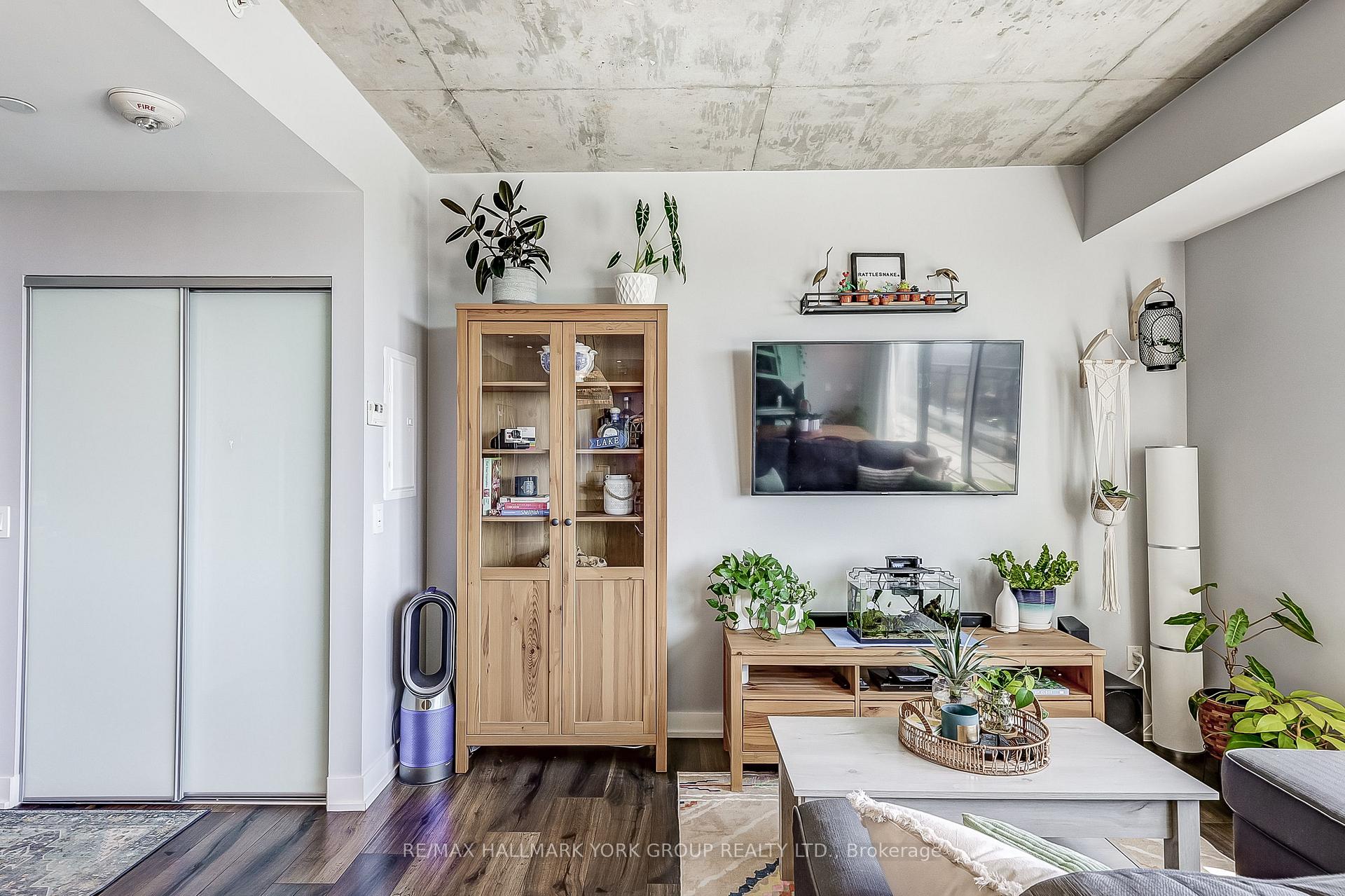 Photo 4 of Unit 601, 665 Kingston Road, Toronto, The Beaches — HOMEH