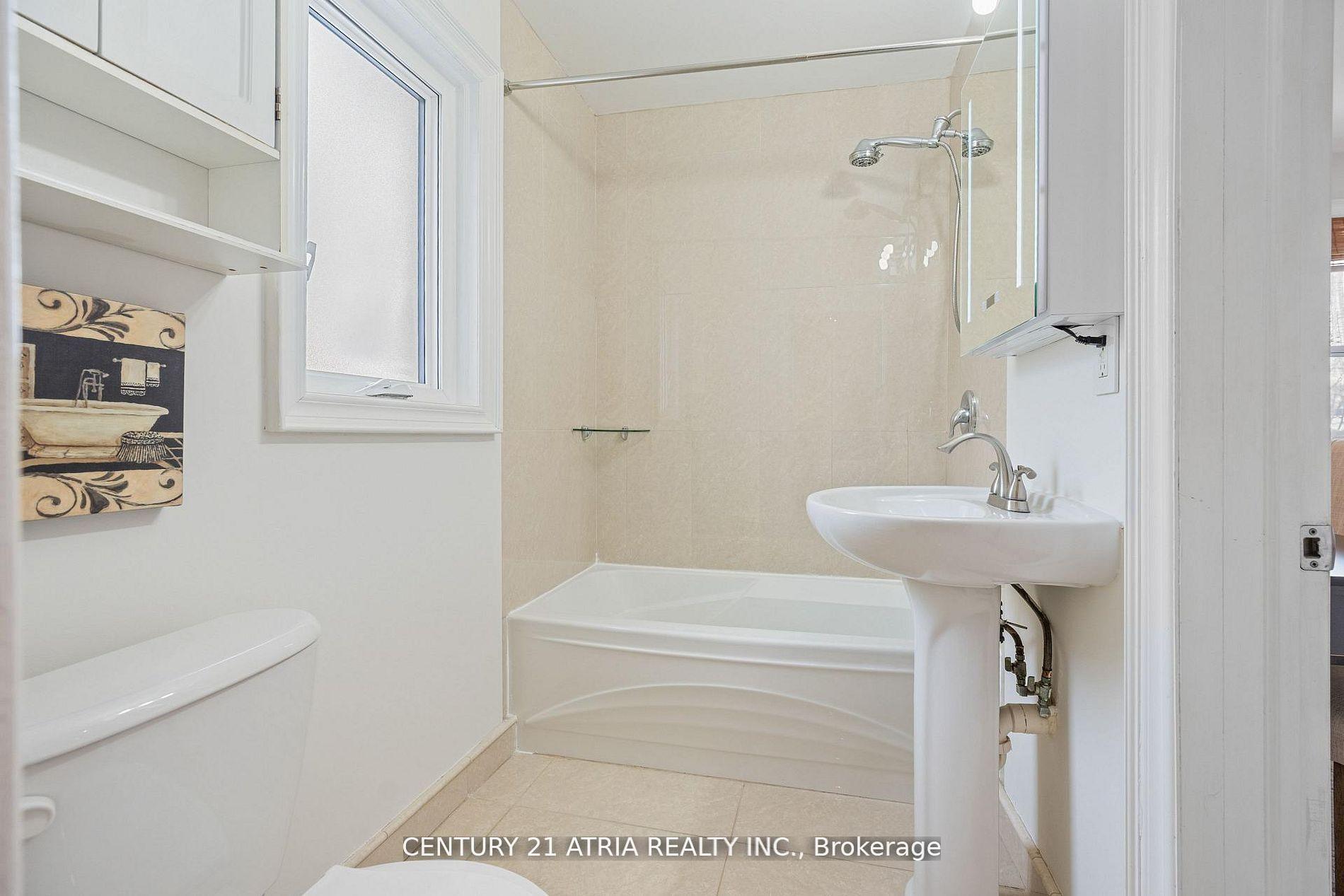 Photo 14 of Unit 2nd Flr, 63 Burnaby Boulevard, Toronto, Lawrence Park South — HOMEH
