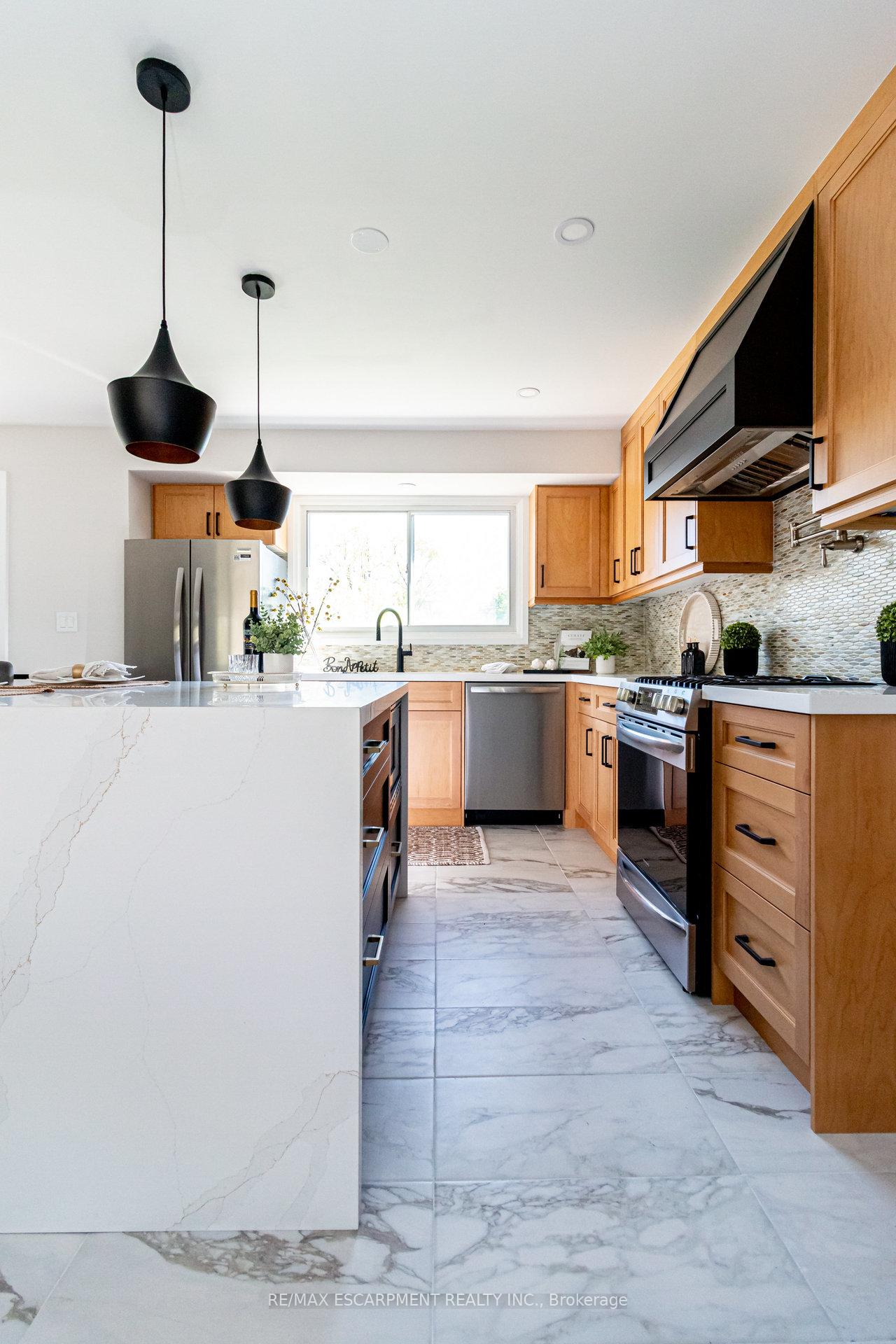 Photo 35 of 30 Donlea Drive, Hamilton, Sherwood — HOMEH