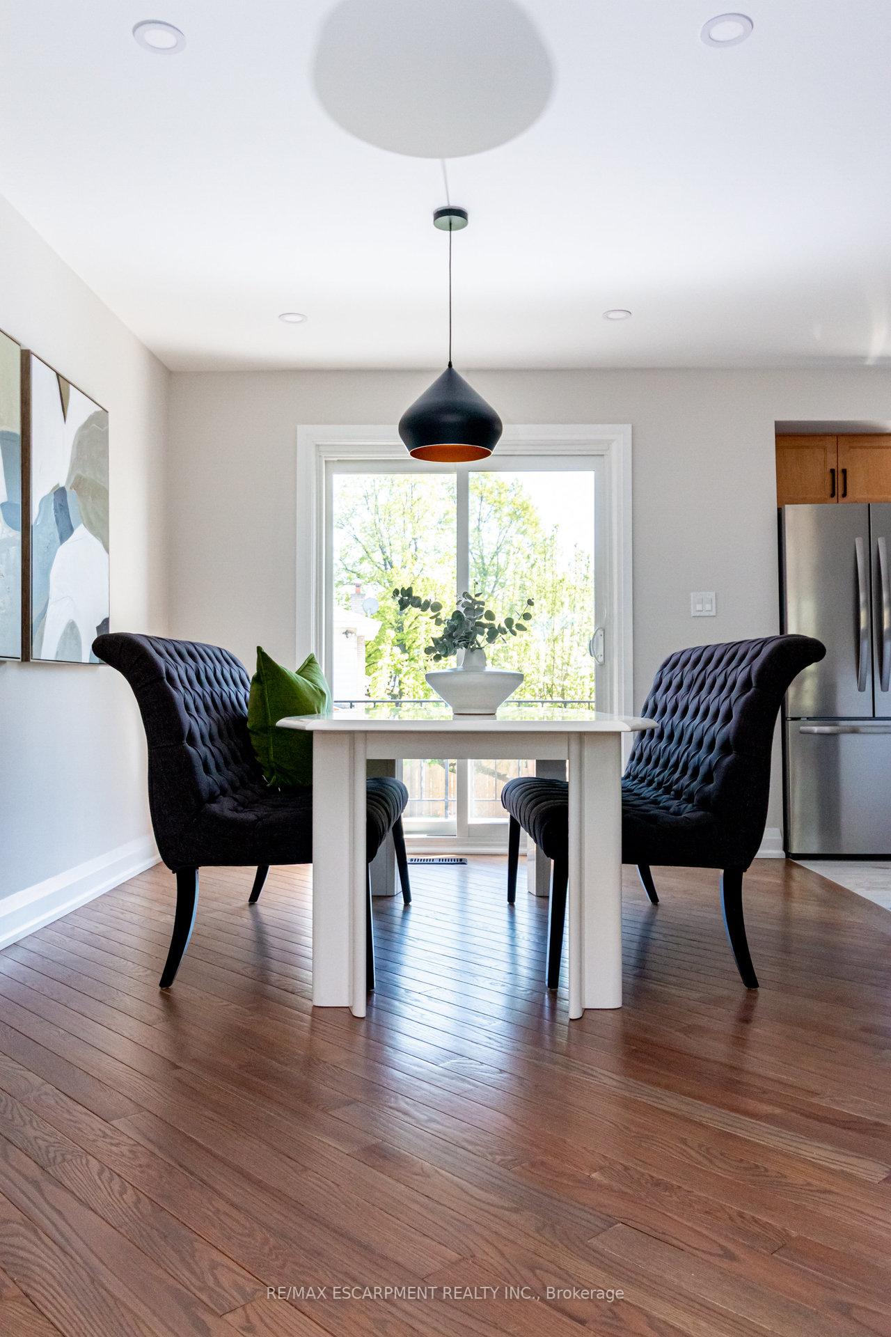 Photo 13 of 30 Donlea Drive, Hamilton, Sherwood — HOMEH