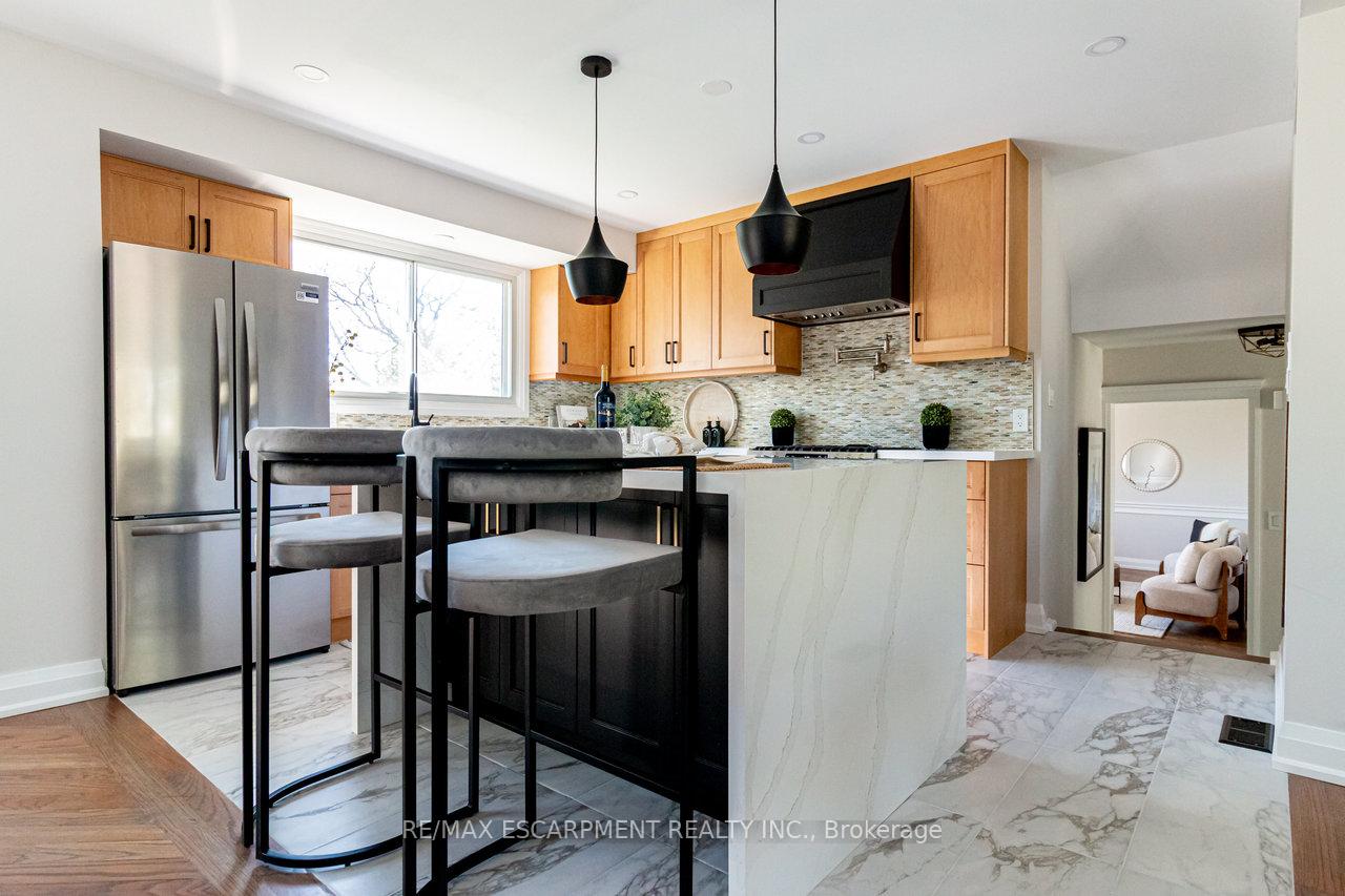 Photo 15 of 30 Donlea Drive, Hamilton, Sherwood — HOMEH