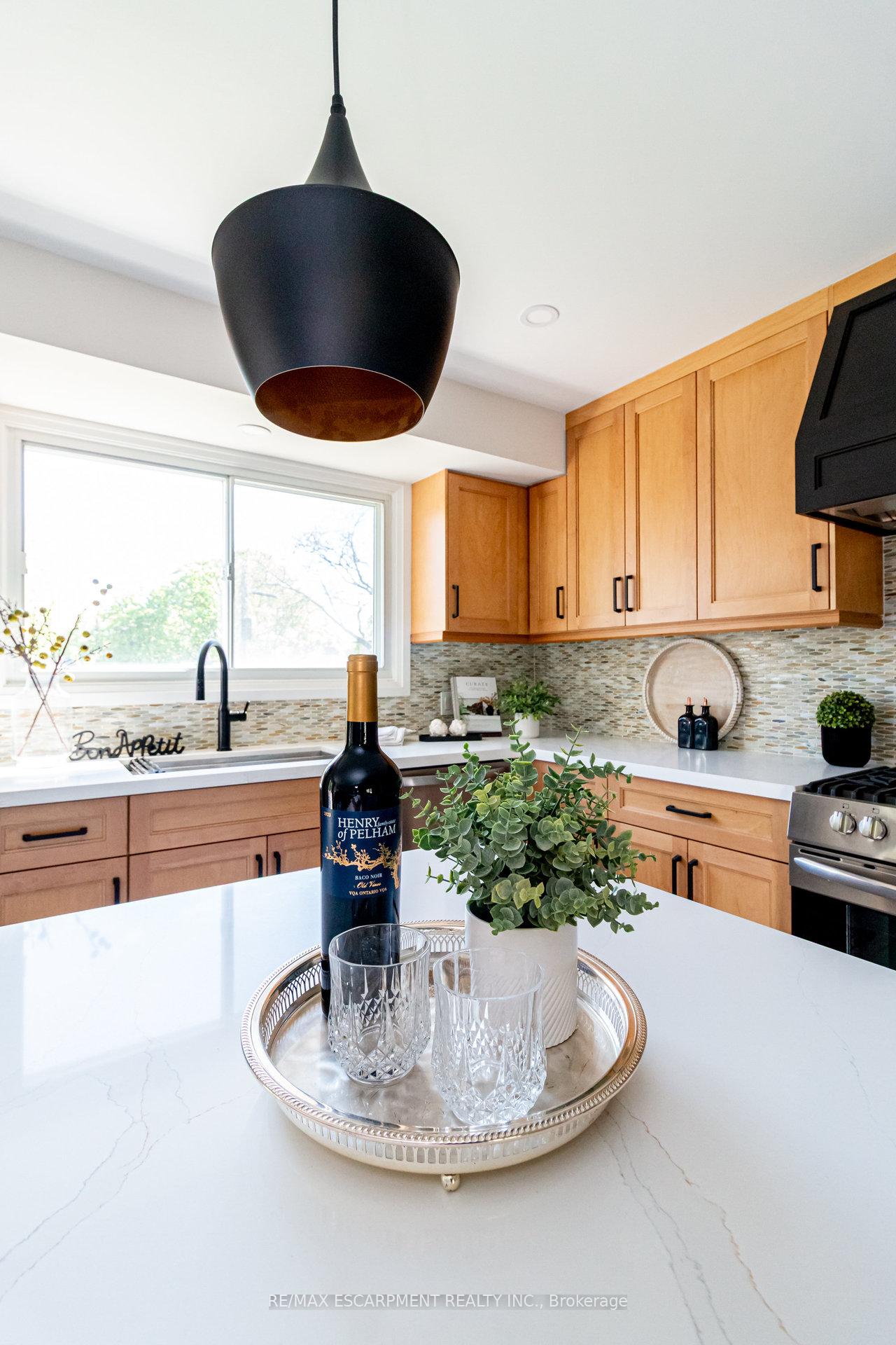 Photo 17 of 30 Donlea Drive, Hamilton, Sherwood — HOMEH