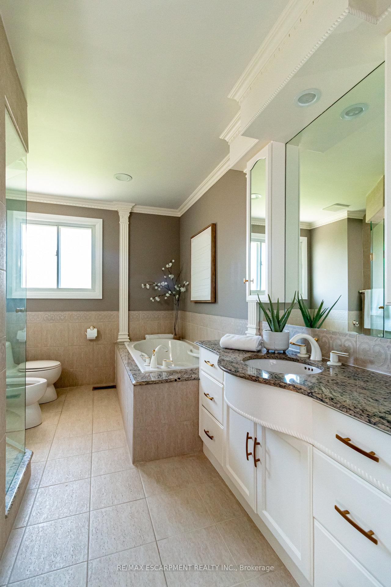 Photo 18 of 30 Donlea Drive, Hamilton, Sherwood — HOMEH