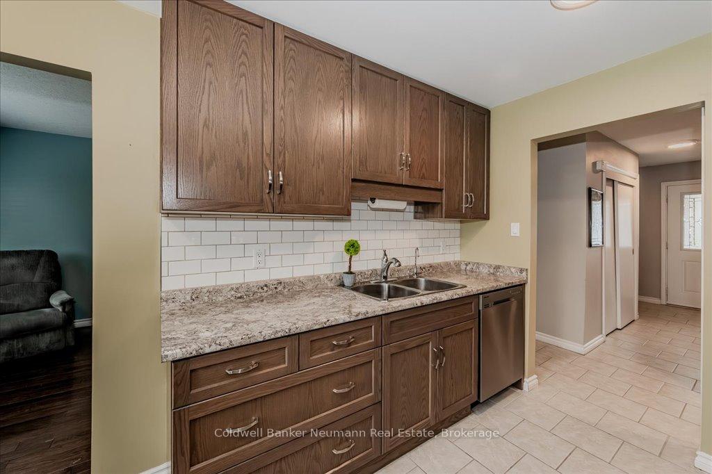 Photo 33 of Unit 15, 16 Hadati Road, Guelph, Grange Road — HOMEH