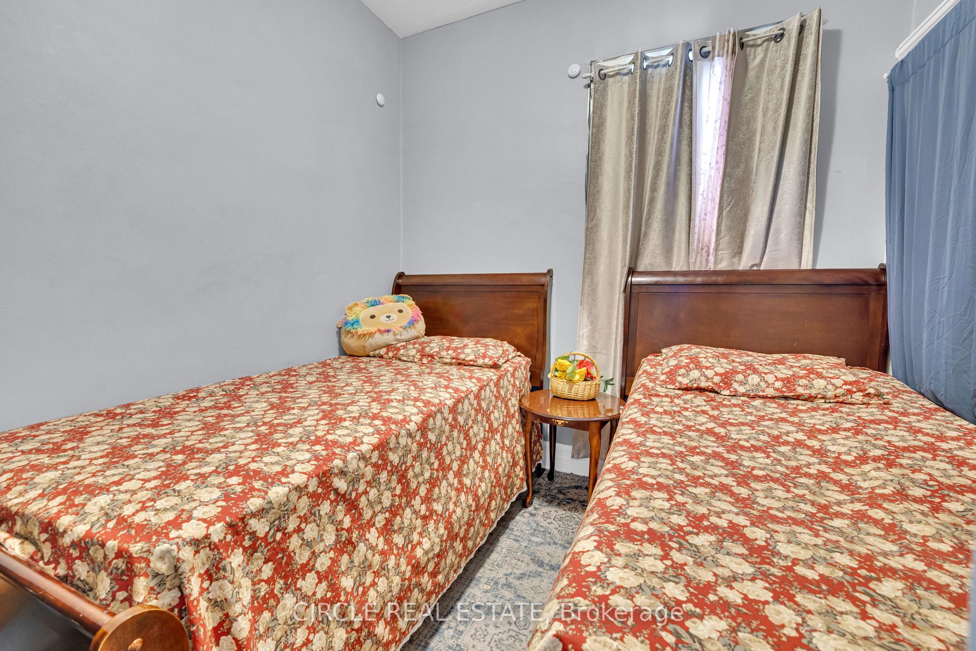 Photo 8 of 416 Erie Street E, Windsor — HOMEH