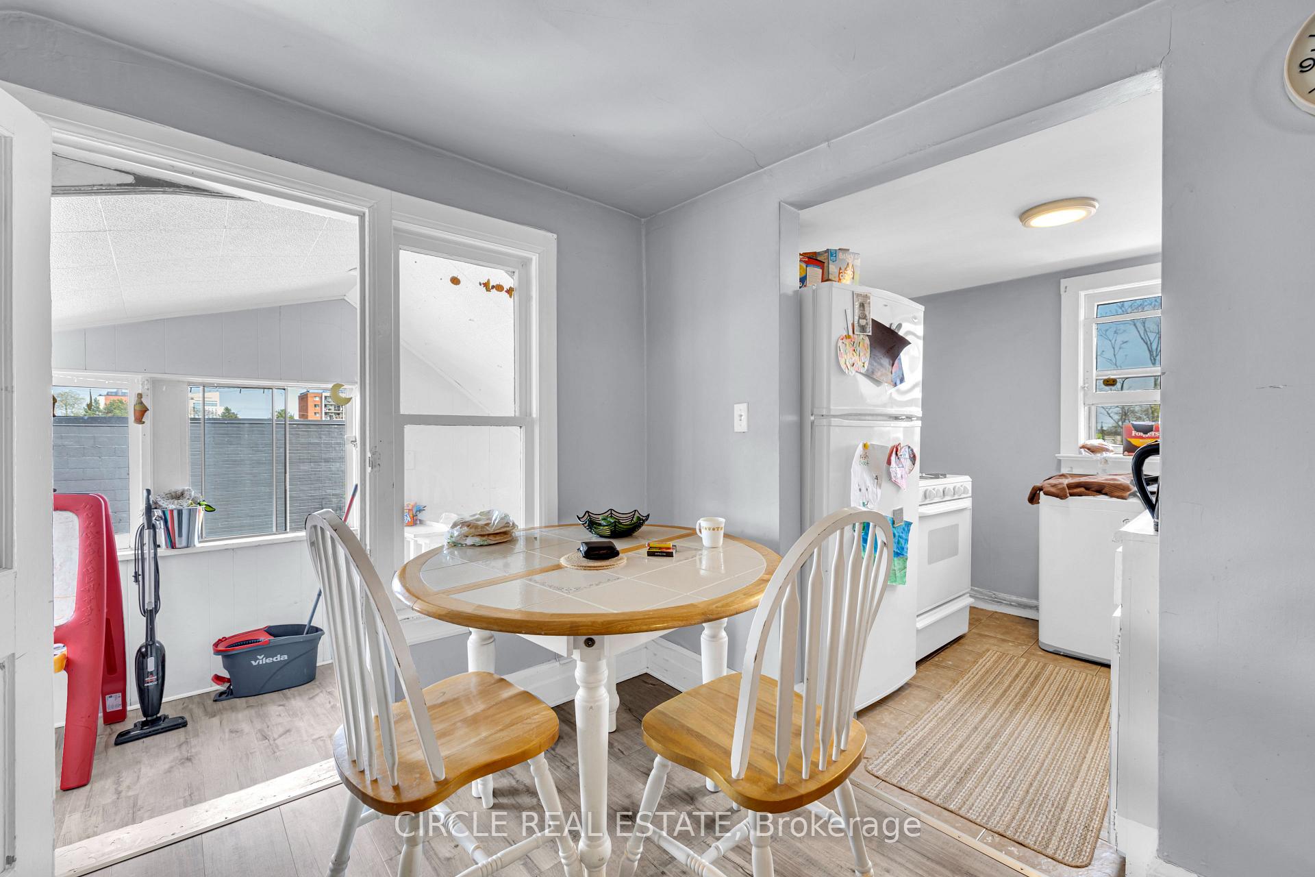 Photo 17 of 416 Erie Street E, Windsor — HOMEH