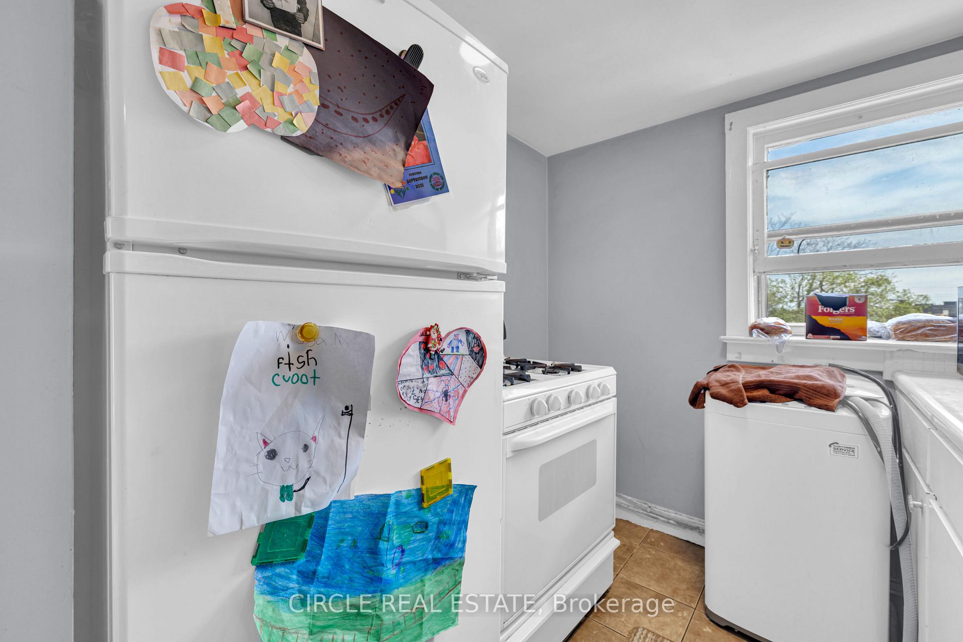 Photo 19 of 416 Erie Street E, Windsor — HOMEH