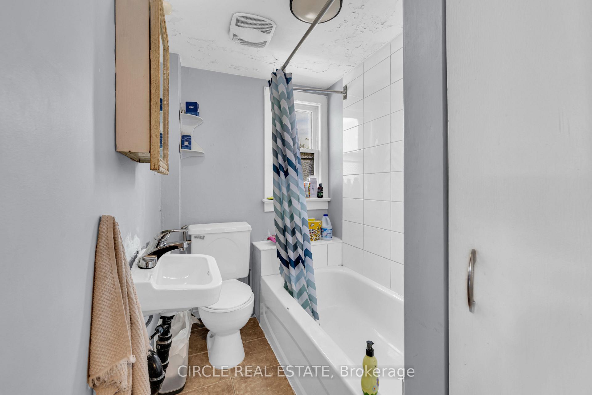 Photo 44 of 416 Erie Street E, Windsor — HOMEH