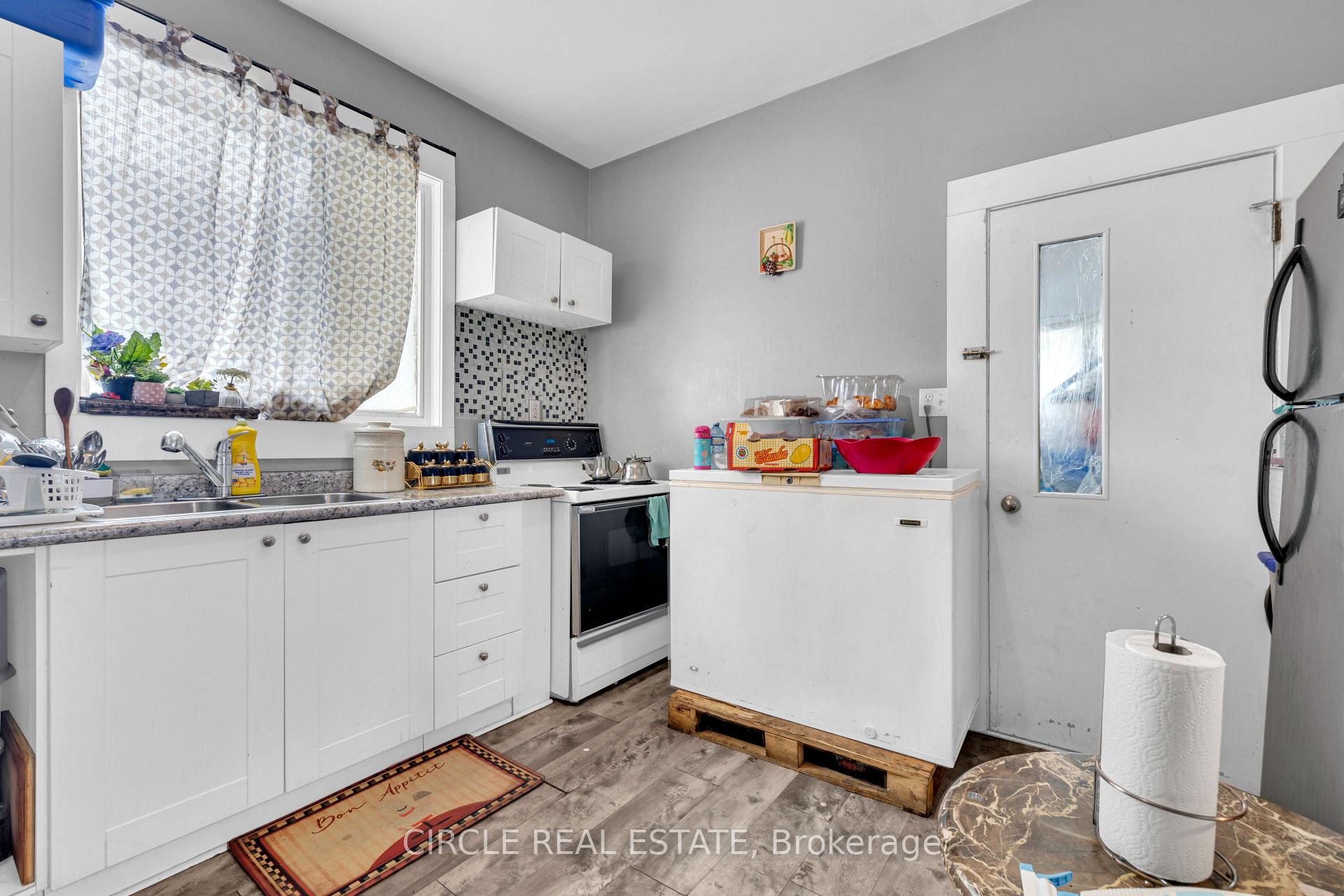 Photo 30 of 416 Erie Street E, Windsor — HOMEH