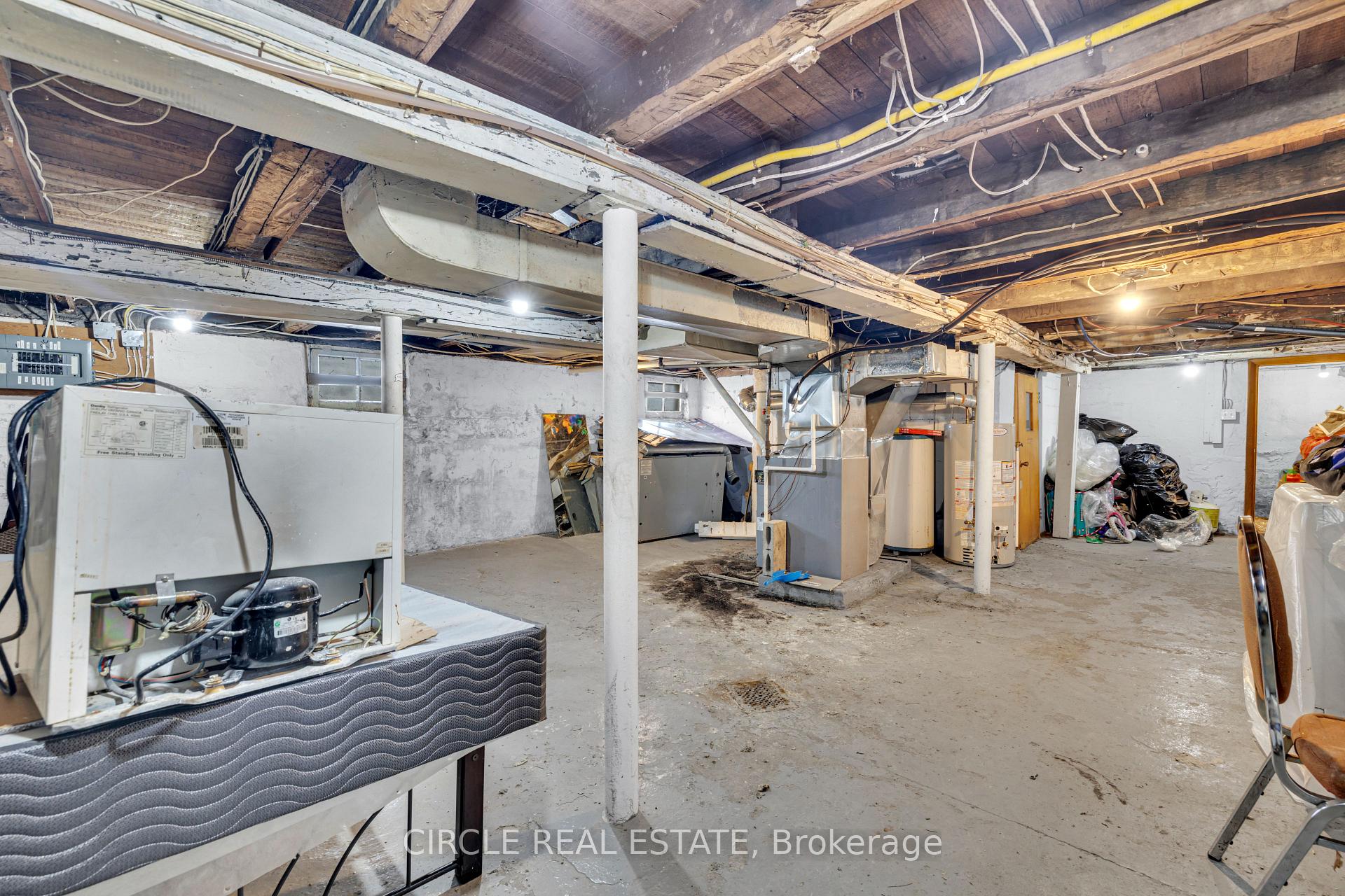 Photo 32 of 416 Erie Street E, Windsor — HOMEH