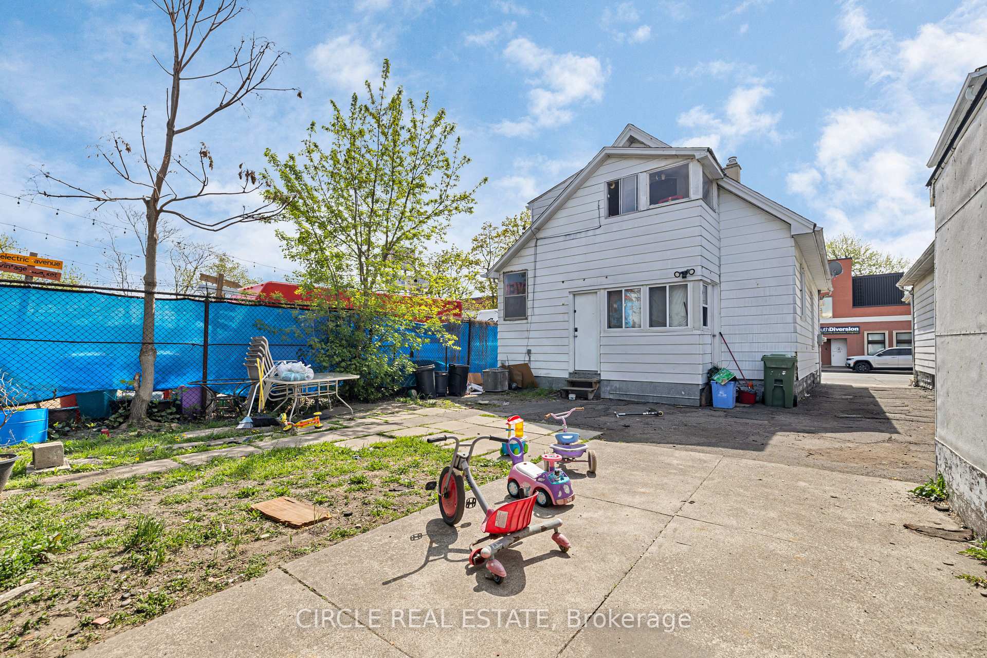 Photo 34 of 416 Erie Street E, Windsor — HOMEH
