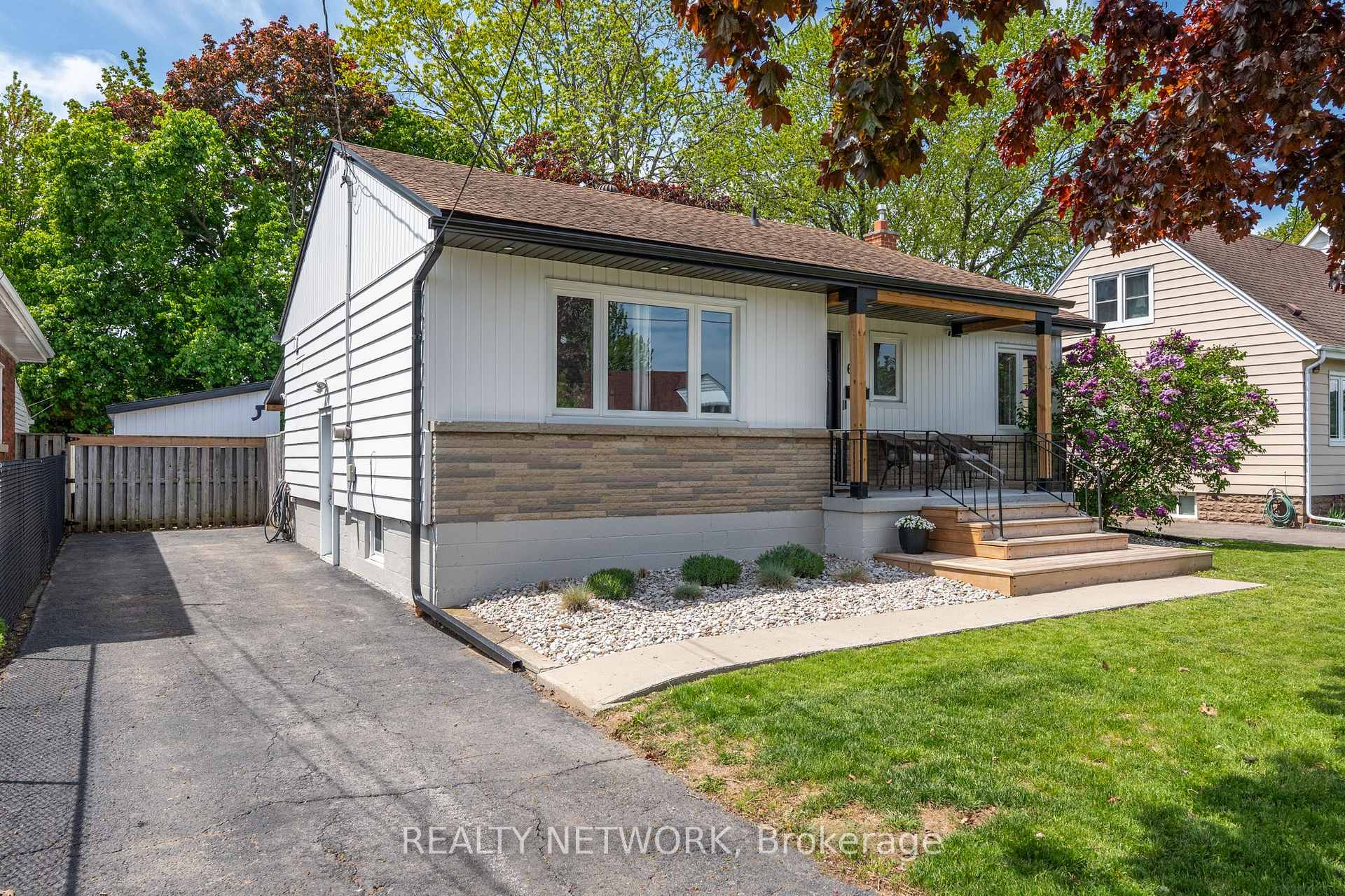 Photo 2 of 65 Glenview Drive, Hamilton, Stoney Creek — HOMEH