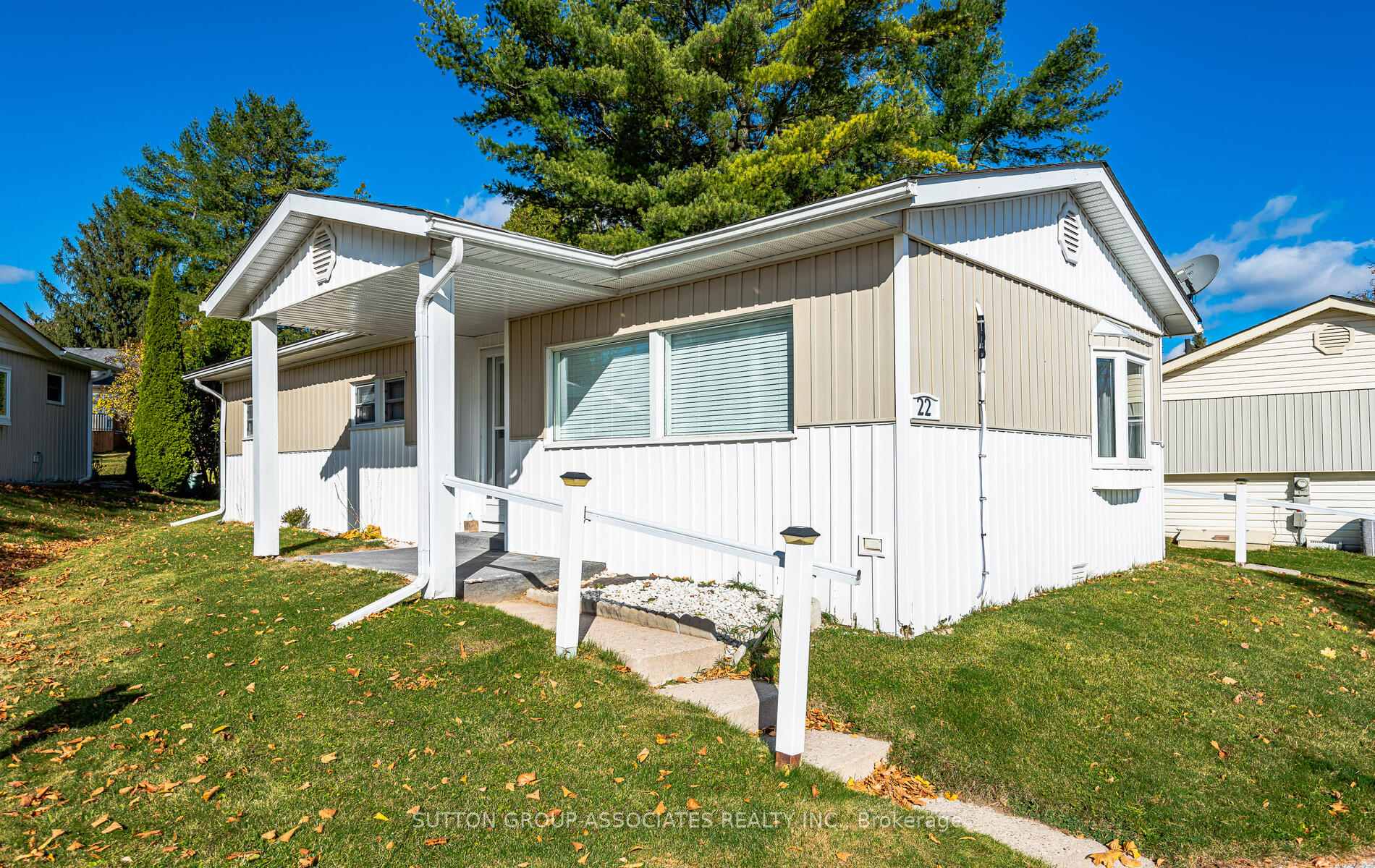 Photo 3 of 22 Trefoil Drive, Innisfil, Rural Innisfil — HOMEH