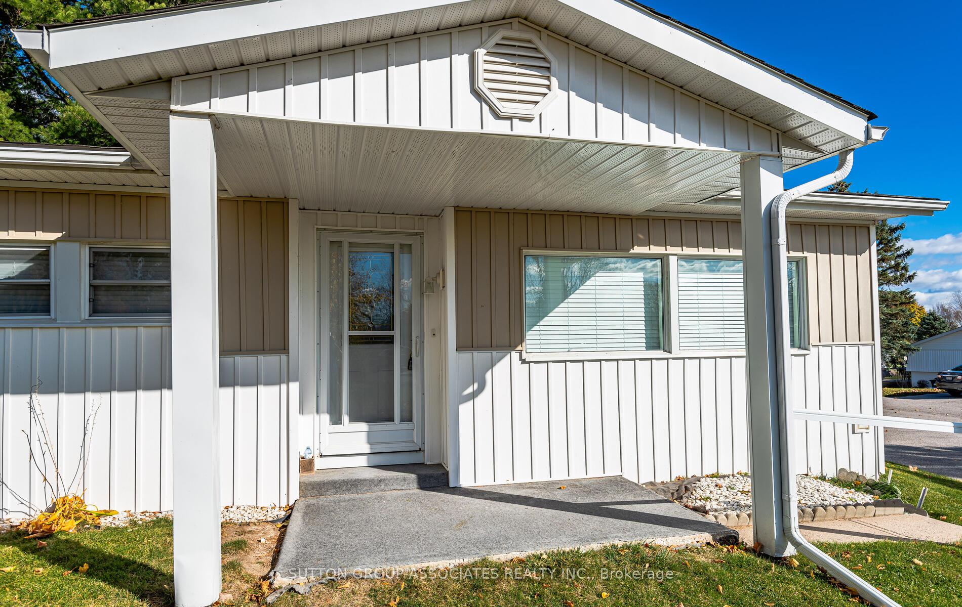 Photo 5 of 22 Trefoil Drive, Innisfil, Rural Innisfil — HOMEH