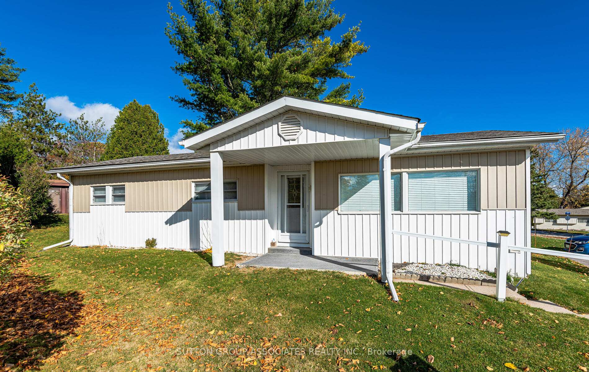 Photo 2 of 22 Trefoil Drive, Innisfil, Rural Innisfil — HOMEH