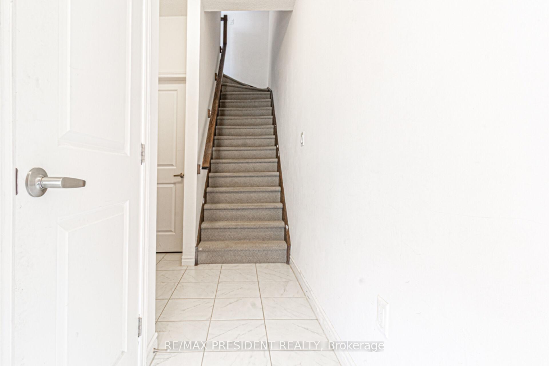 Photo 4 of Unit 61, 61 Soho Street, Hamilton, Stoney Creek Mountain — HOMEH