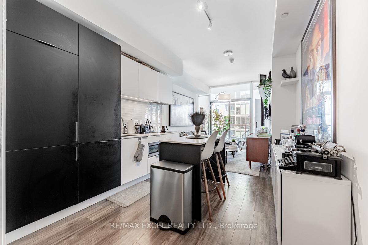Photo 2 of Unit 504, 33 Helendale Avenue, Toronto, Yonge-Eglinton — HOMEH
