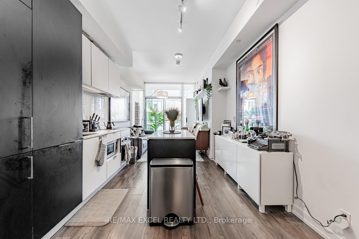 Photo 3 of Unit 504, 33 Helendale Avenue, Toronto, Yonge-Eglinton — HOMEH