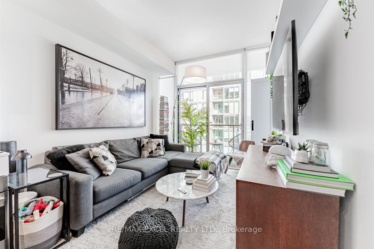 Photo 5 of Unit 504, 33 Helendale Avenue, Toronto, Yonge-Eglinton — HOMEH