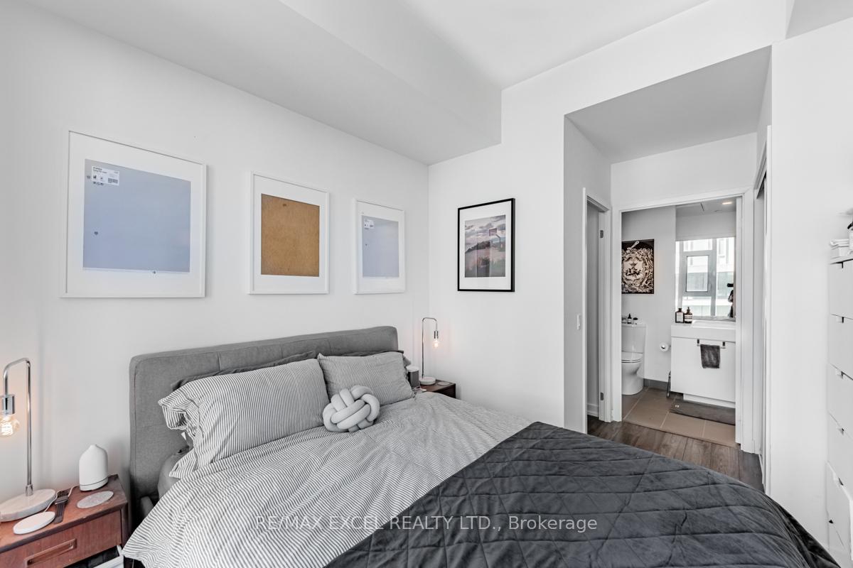 Photo 8 of Unit 504, 33 Helendale Avenue, Toronto, Yonge-Eglinton — HOMEH