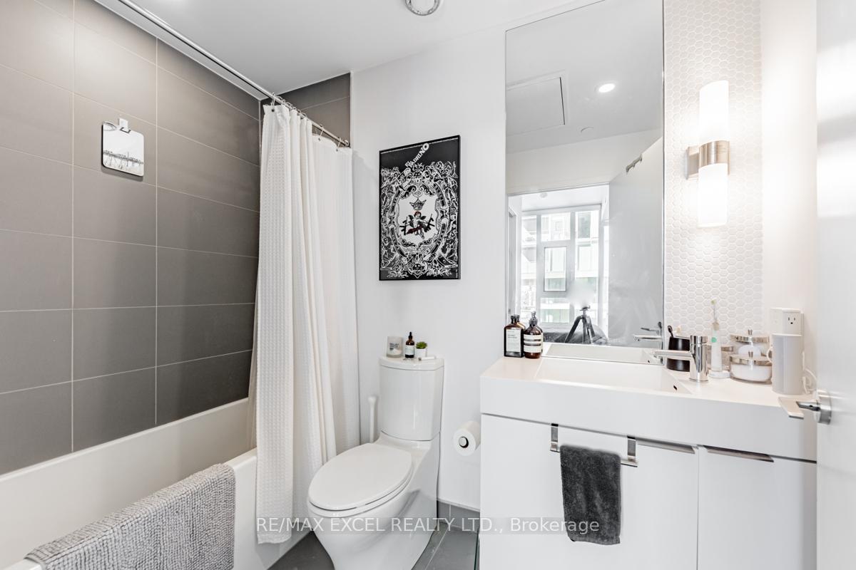 Photo 9 of Unit 504, 33 Helendale Avenue, Toronto, Yonge-Eglinton — HOMEH