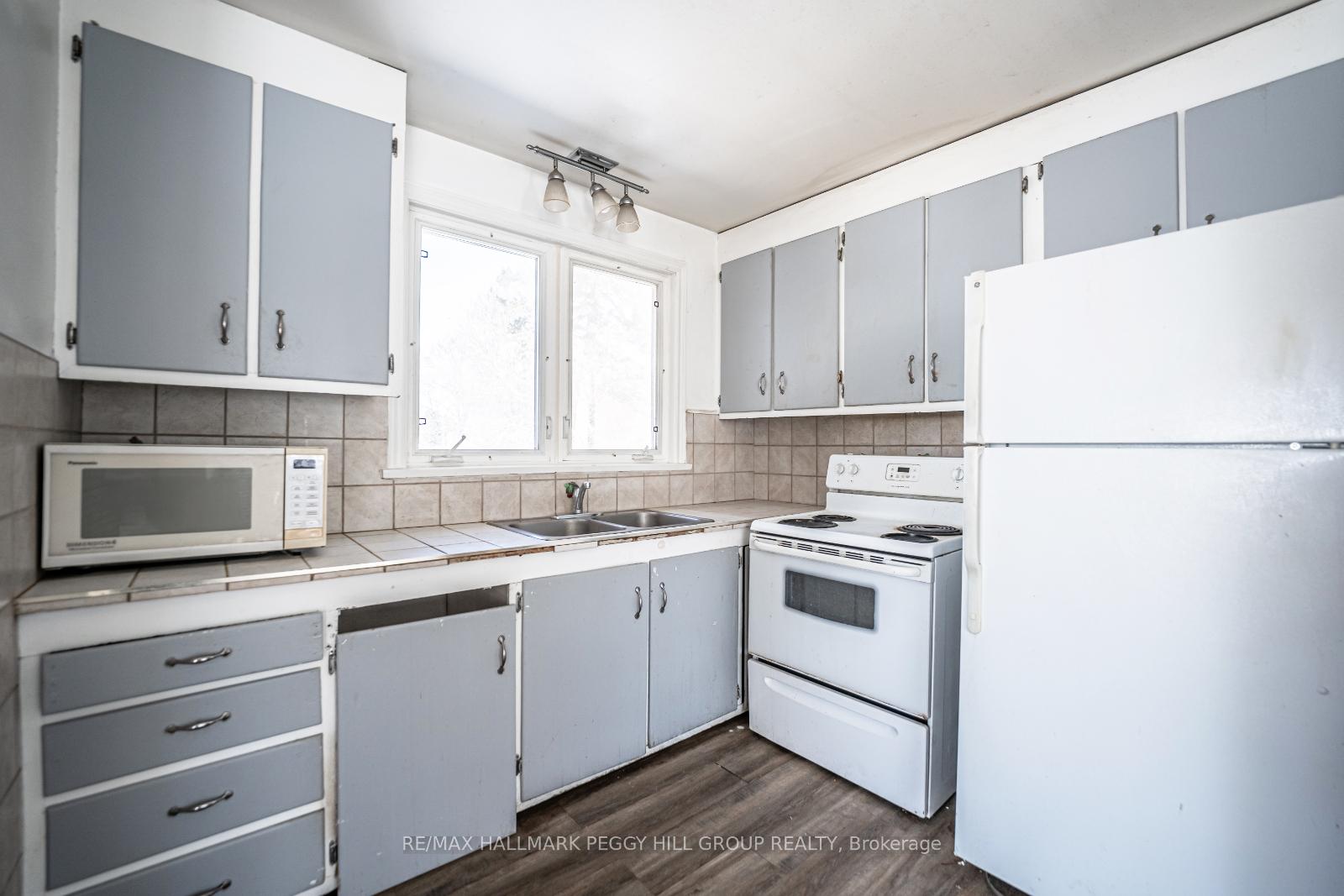 Photo 4 of 246 Wellington Street E, Barrie, Wellington — HOMEH