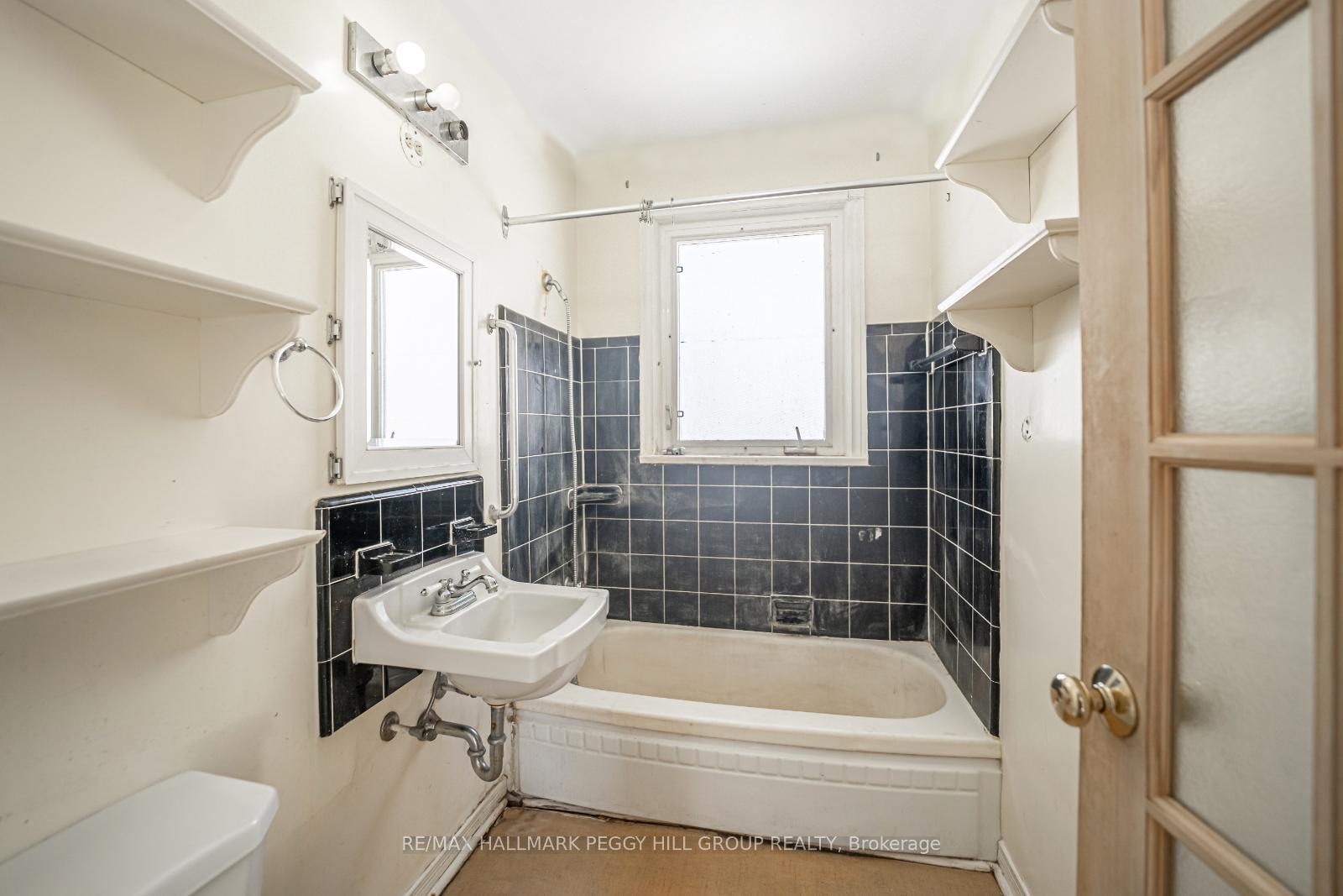 Photo 8 of 246 Wellington Street E, Barrie, Wellington — HOMEH