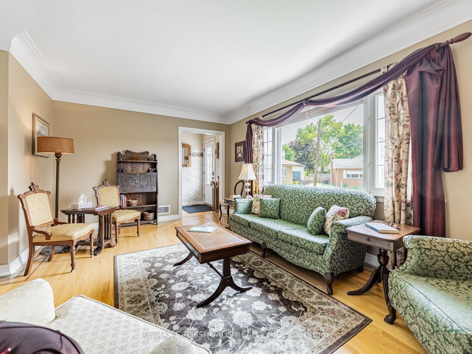 Photo 8 of 18 Underhill Avenue, Hamilton, Dundas — HOMEH